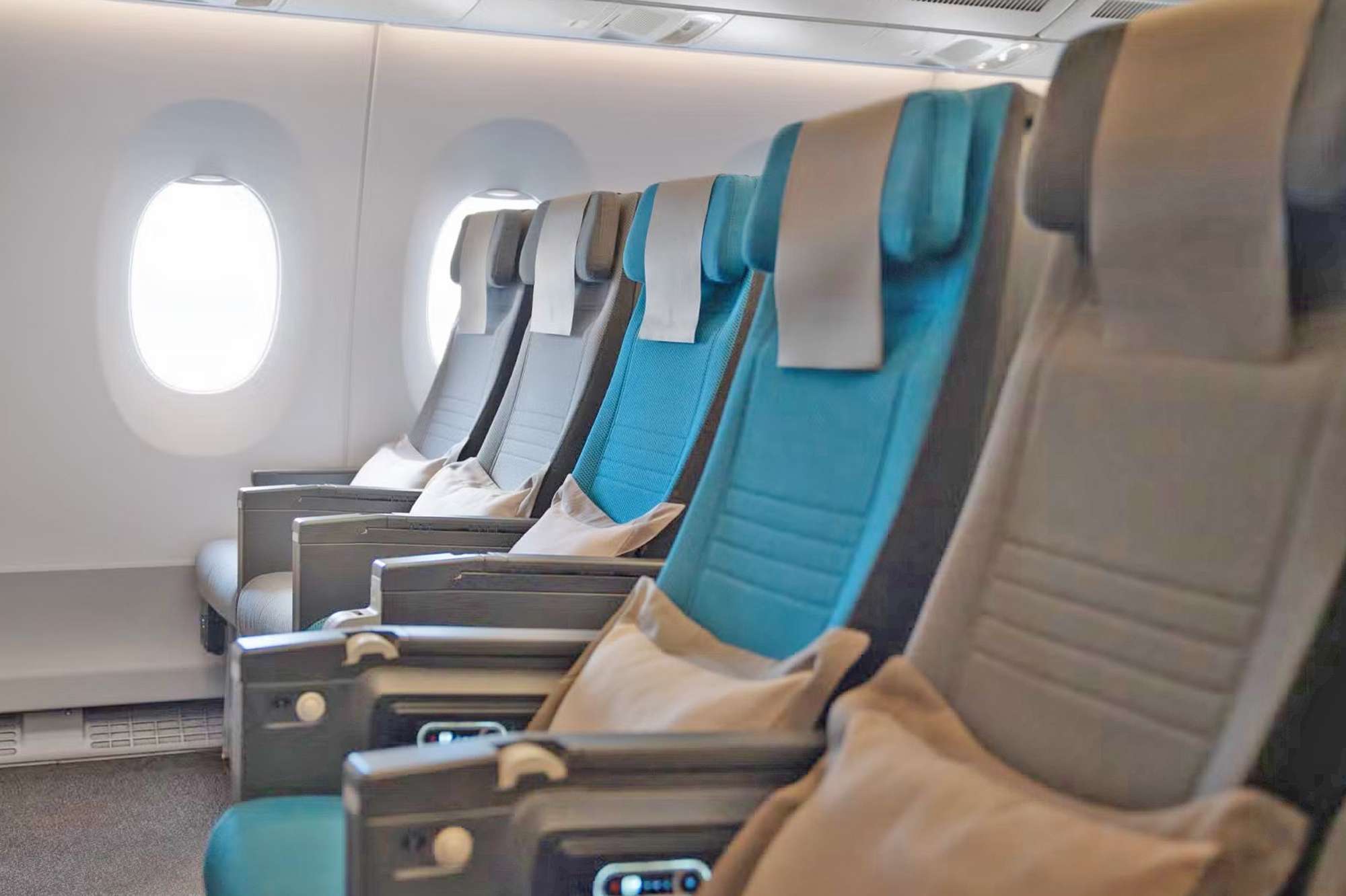 This Airline Was Named the Best in the World for Economy Class—With Comfortable Seats, Great Food, and 1,800 Entertainment Options