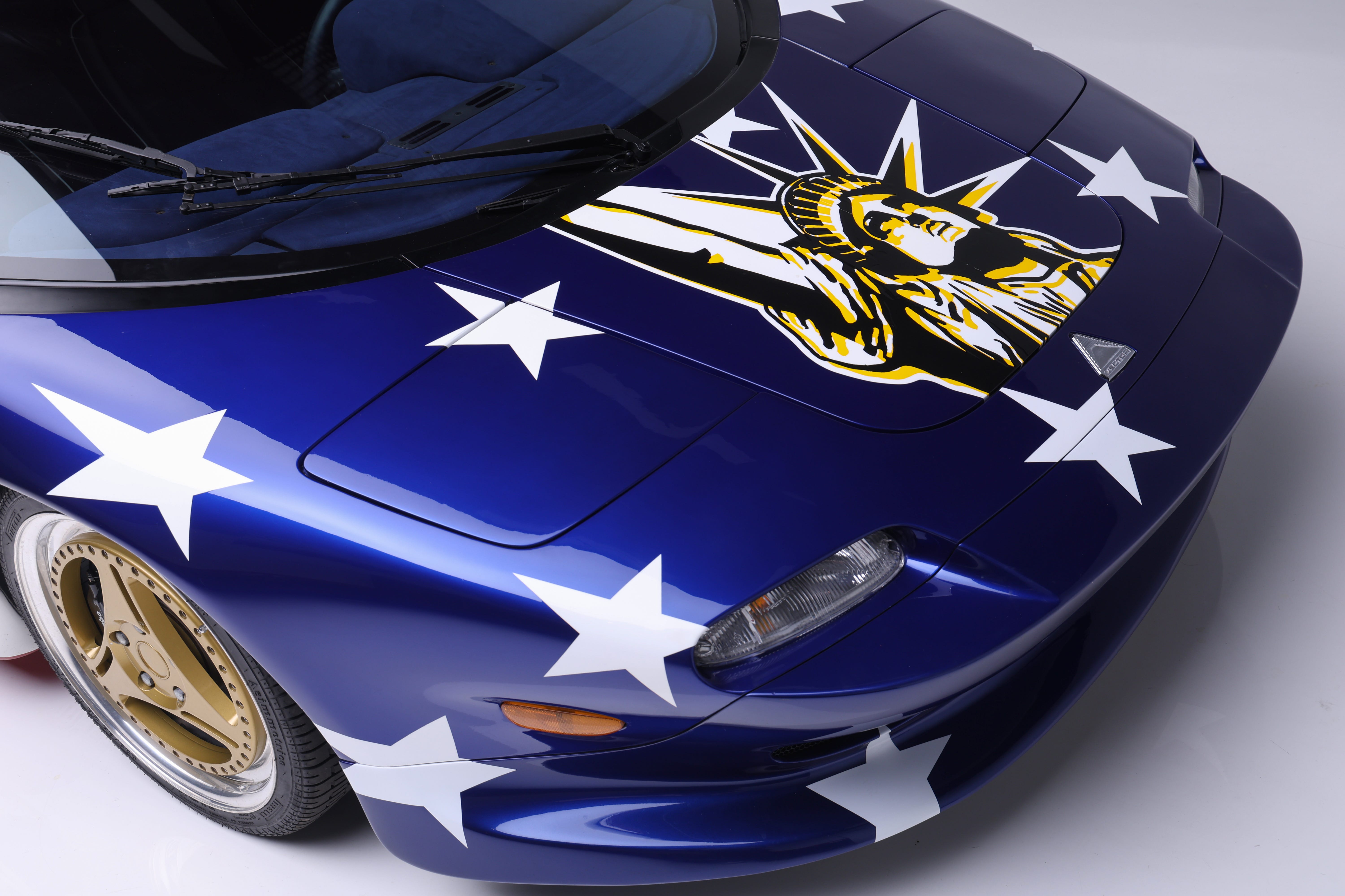 Italian-powered Vector M12 'American Anthem' to be sold at auction