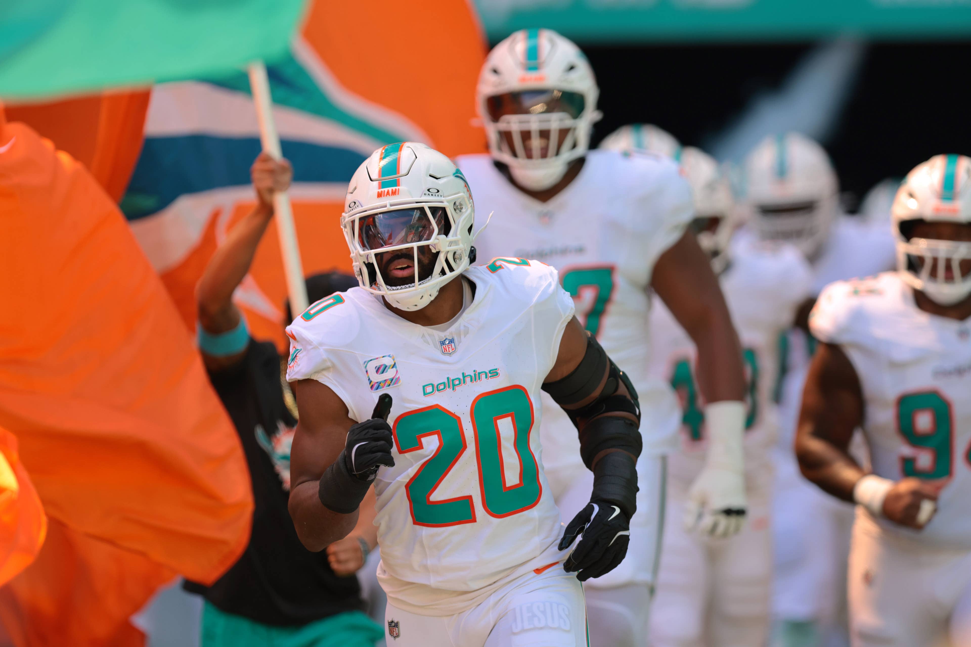 Dolphins Should Think Twice Before Trading Jordyn Brooks - AOL