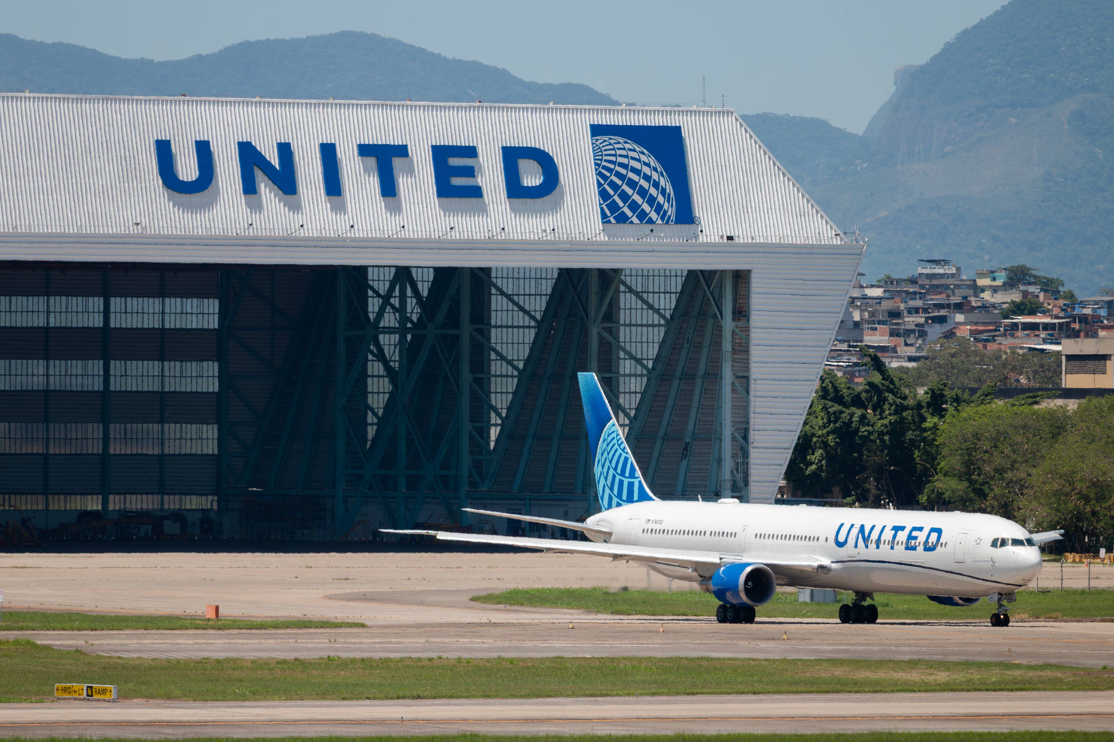 United Just Opened the Largest Airline Lounge in the Americas