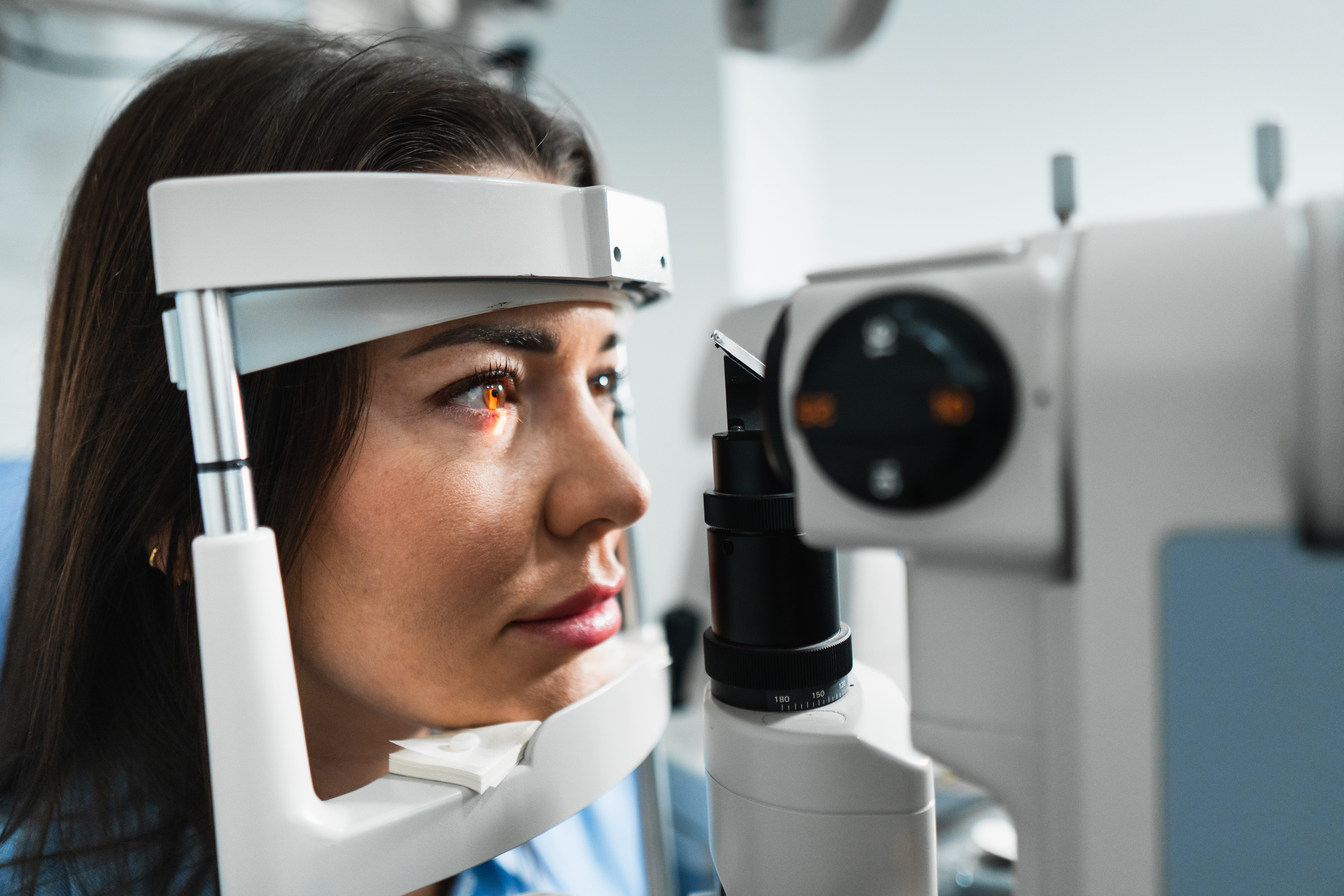 Night driving spells trouble and hints at need to see cataract doctor - AOL