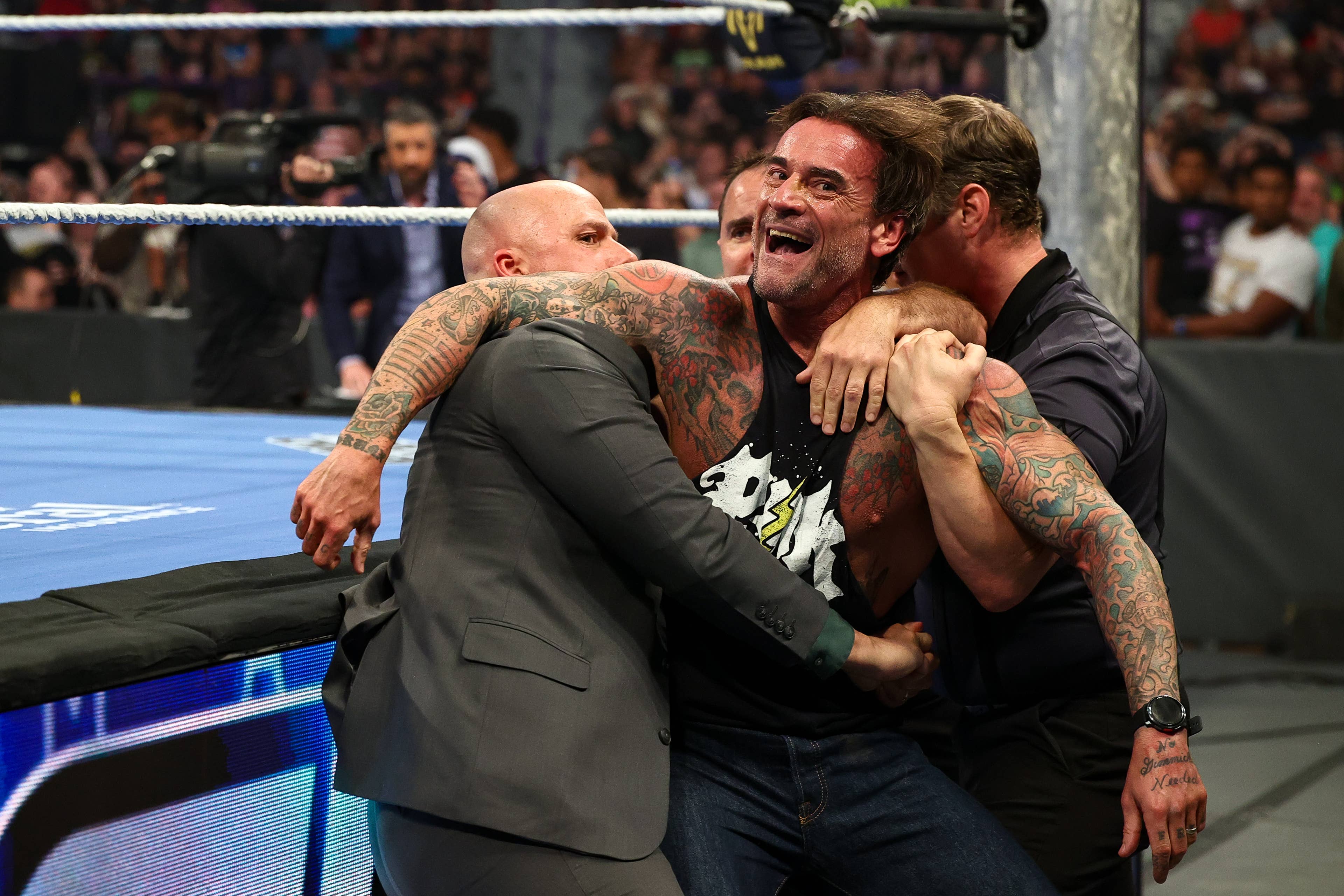 WWE SmackDown Tonight (Oct. 23): Full Card, Location, & What to Expect ...