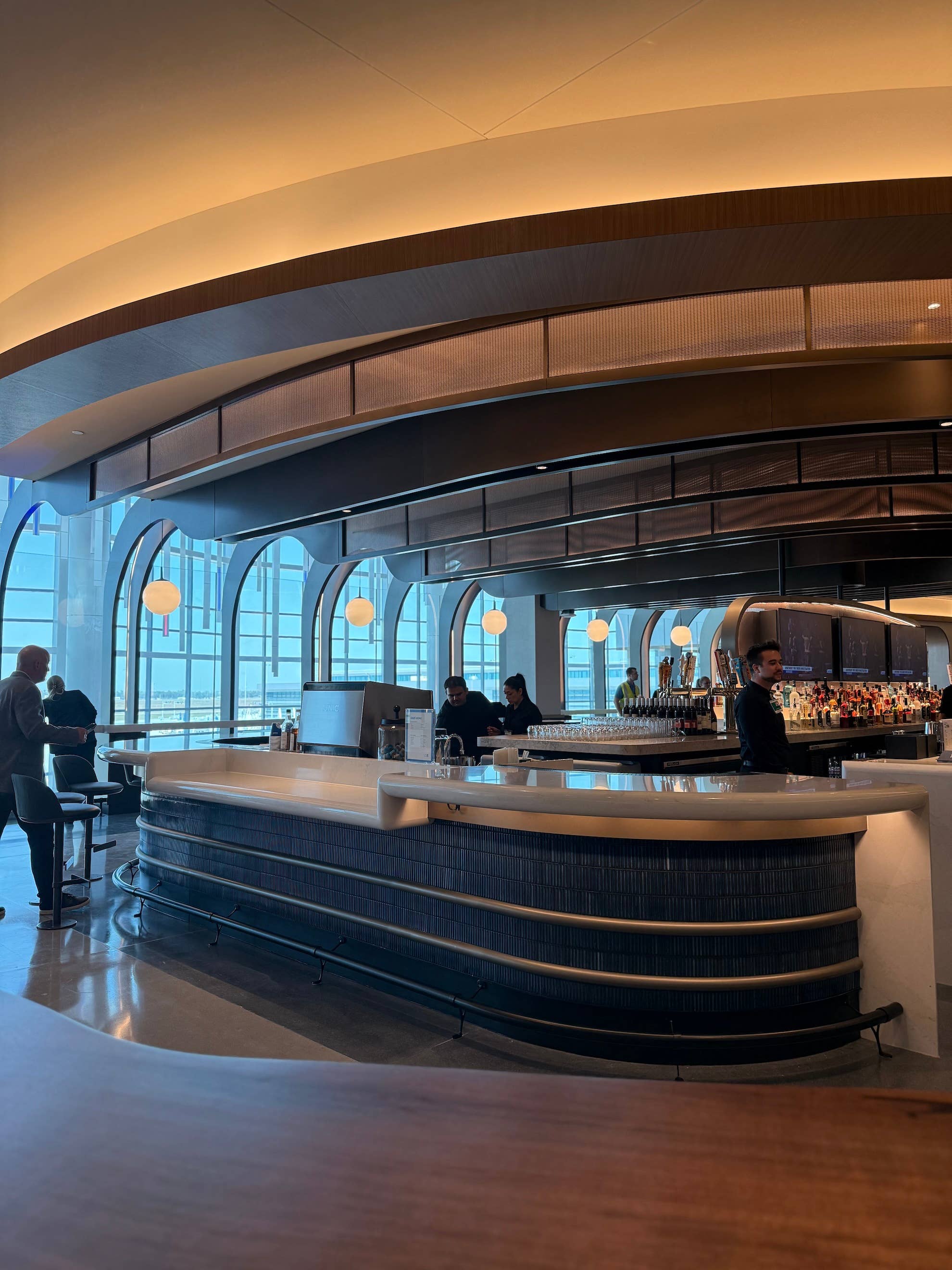No Waitlists, Fresh Espresso, and Runway Views: What It’s Really Like Inside United's Biggest Club