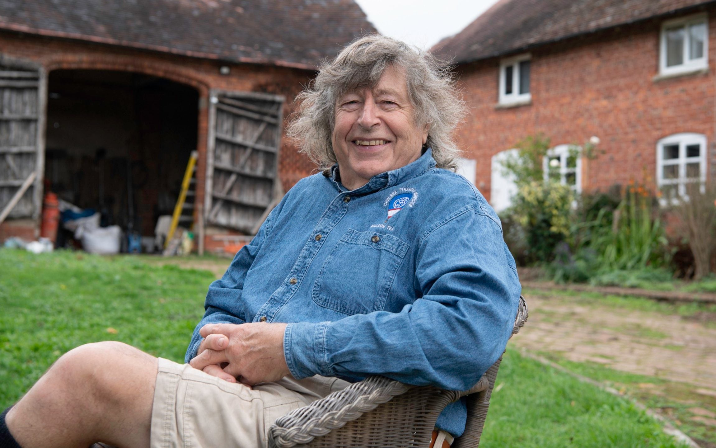 Left the RAF, retired early and fund my life through clever investing' - AOL