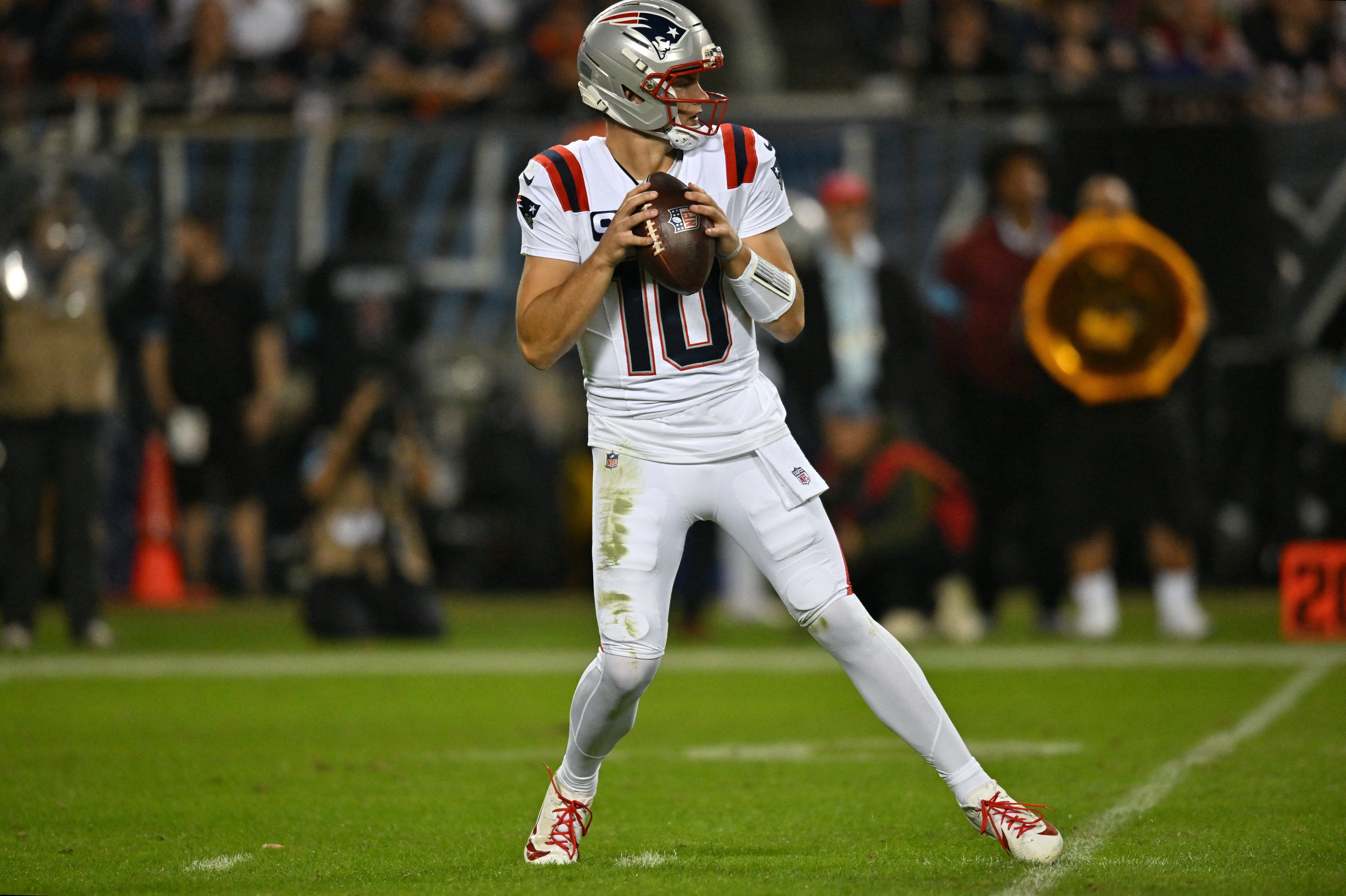 NFL world reacts to Patriots' miracle first-half touchdown vs. Bears