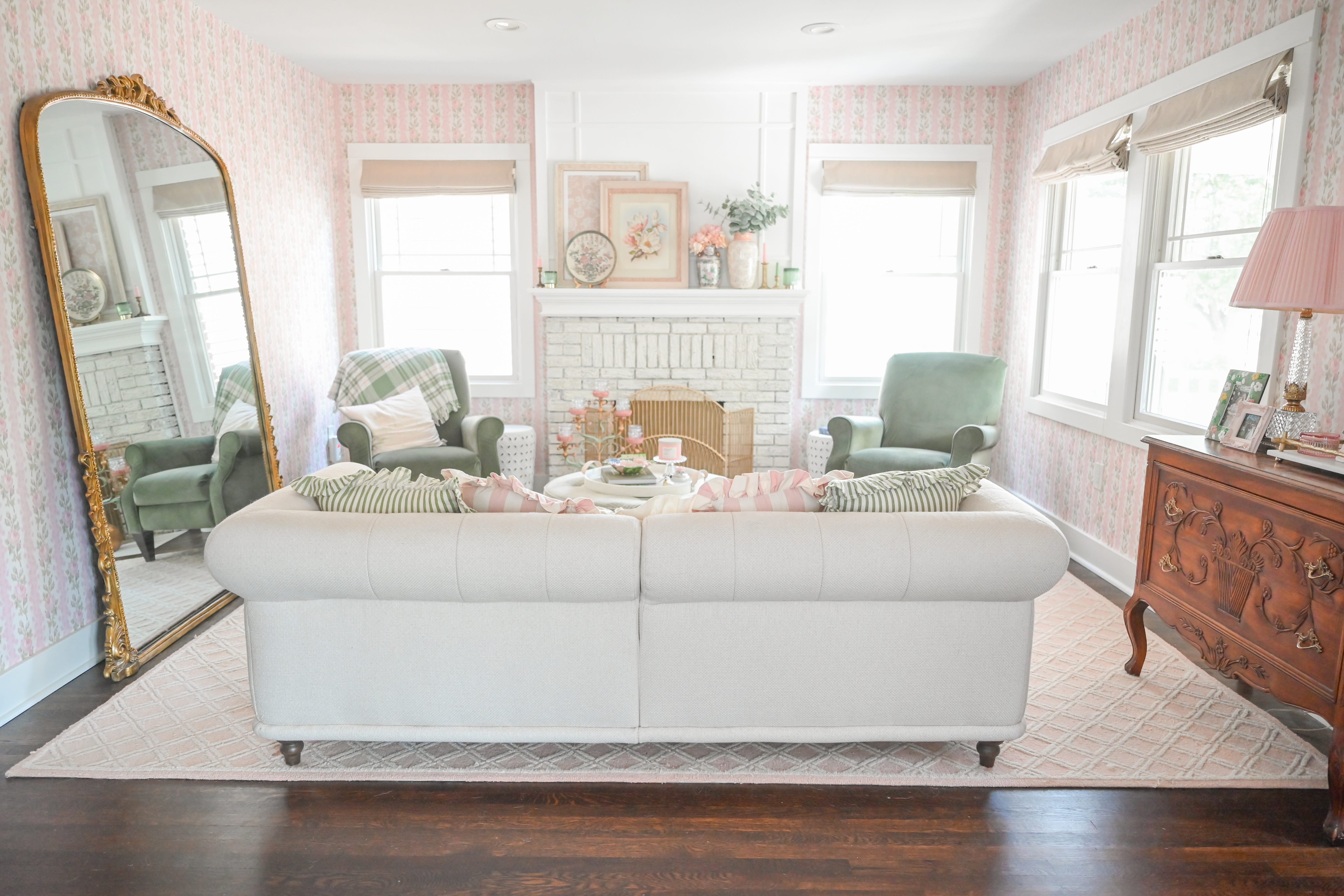 Expert tips for blending styles in your living space