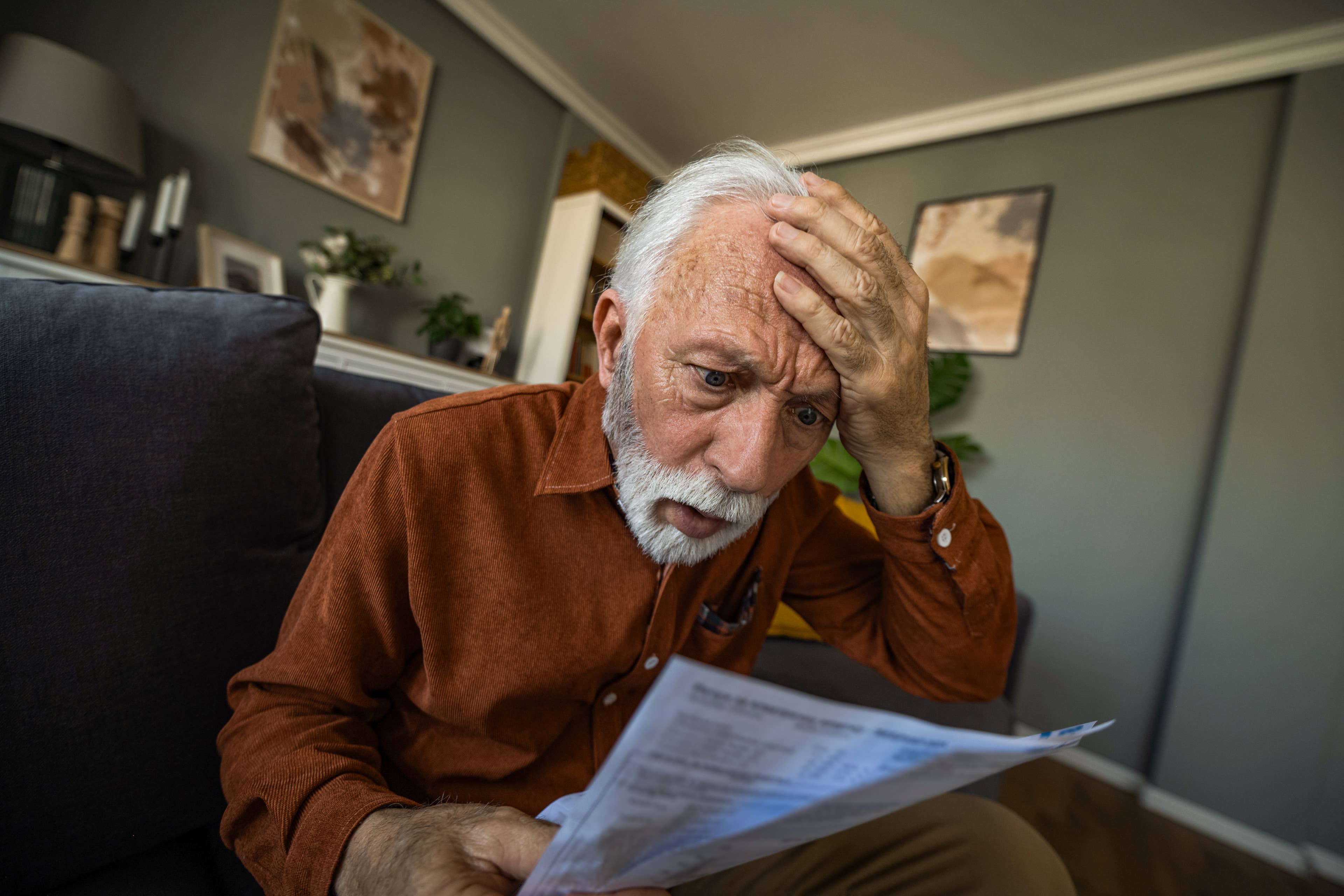 More Americans tap paycheck advances as retirees face risks - AOL