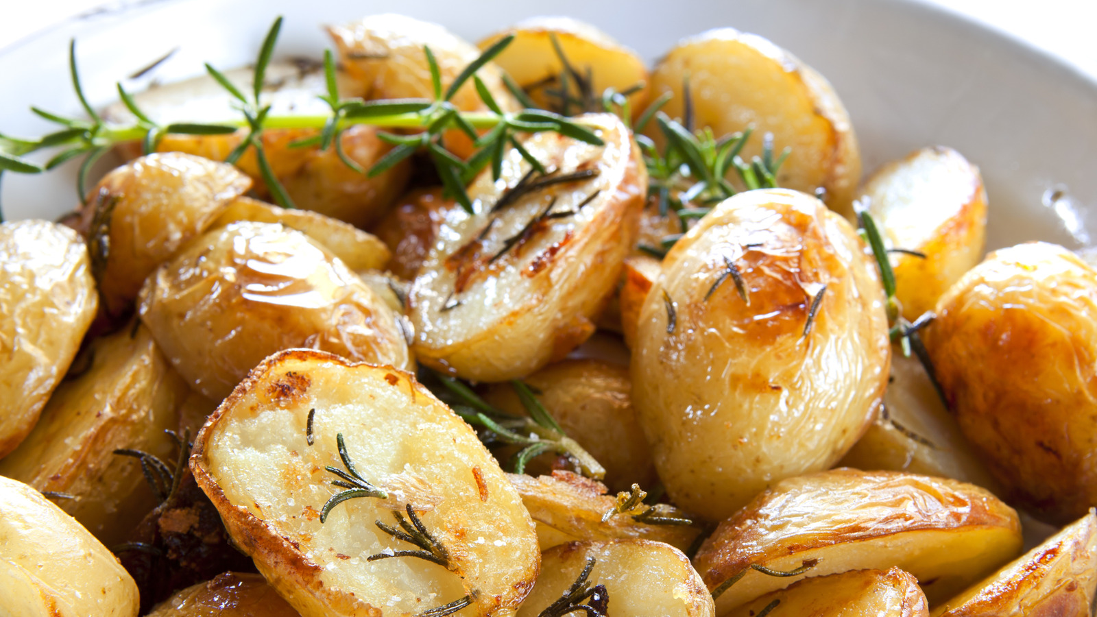 Roasted Potatoes Are Unbelievably Tasty When You Coat Them In This (It ...