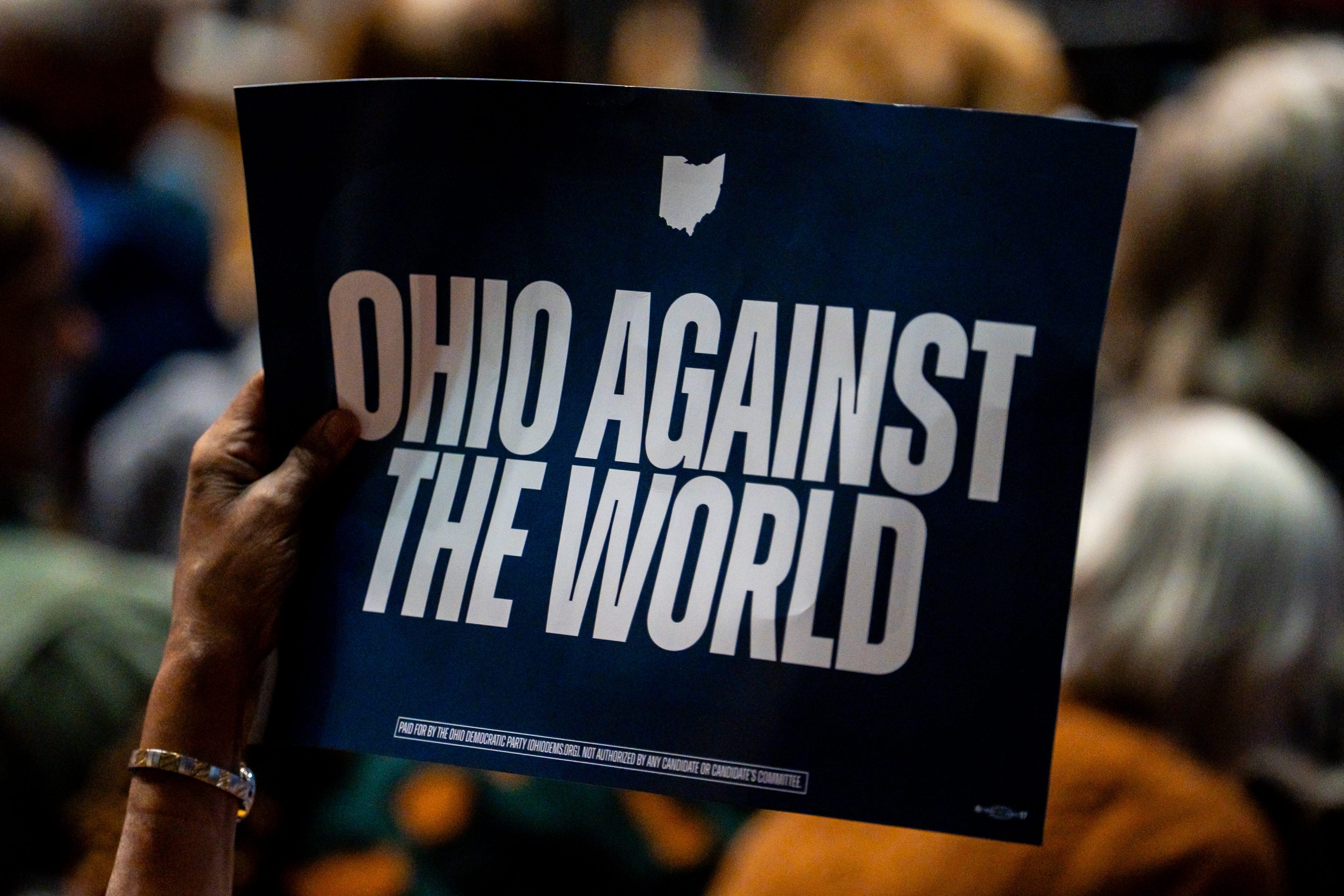 We are voting for change right here in Ohio , Obama tells Cleveland crowd