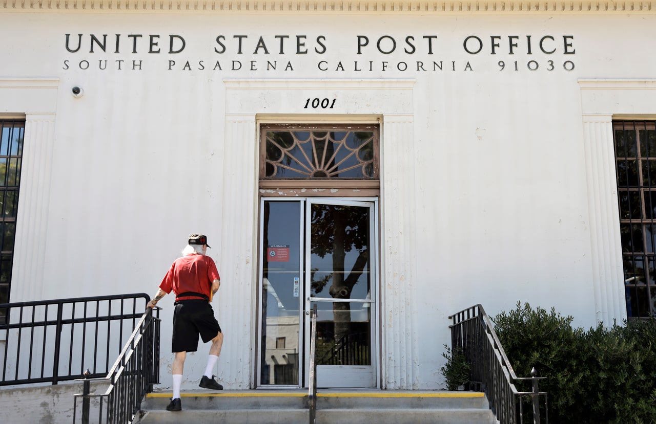 Fear of Trump challenging mail-in ballots appears to be flooding early ...