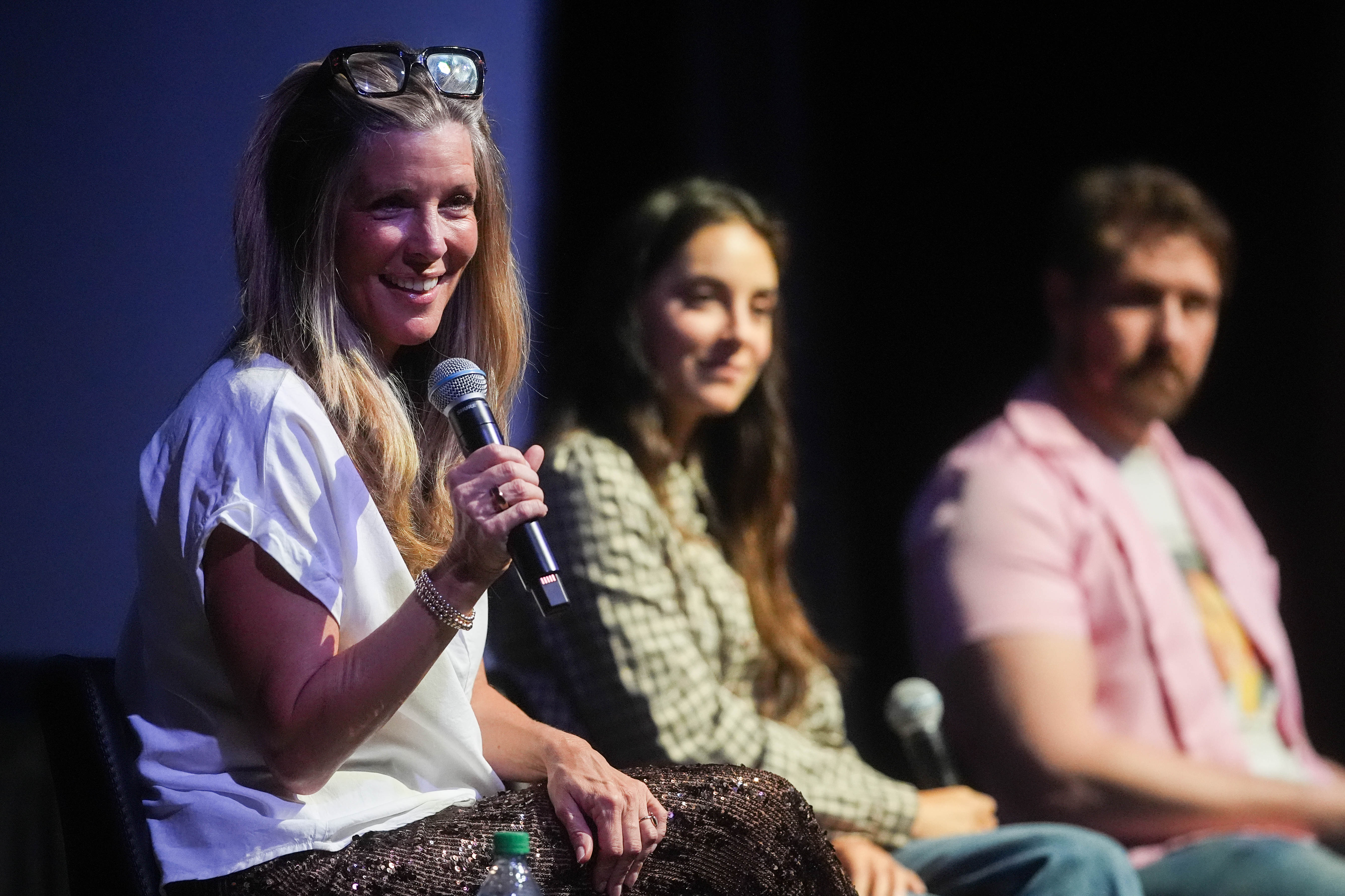 ‘General Hospital’ stars, devoted fans gather at Graceland in Memphis