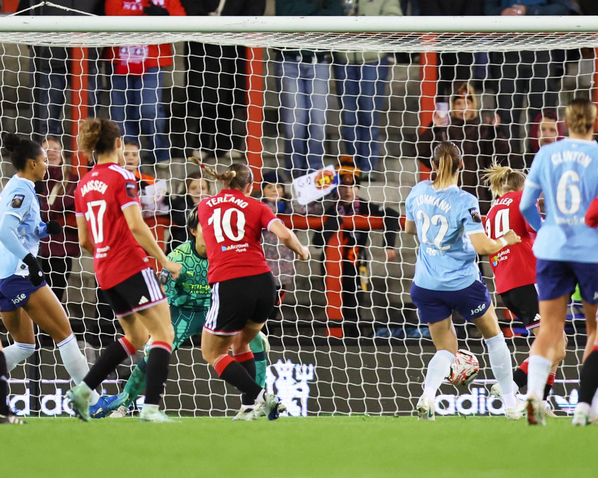 Wsl Defending Terland strikes late as United end Manchester City’s winning start in ...