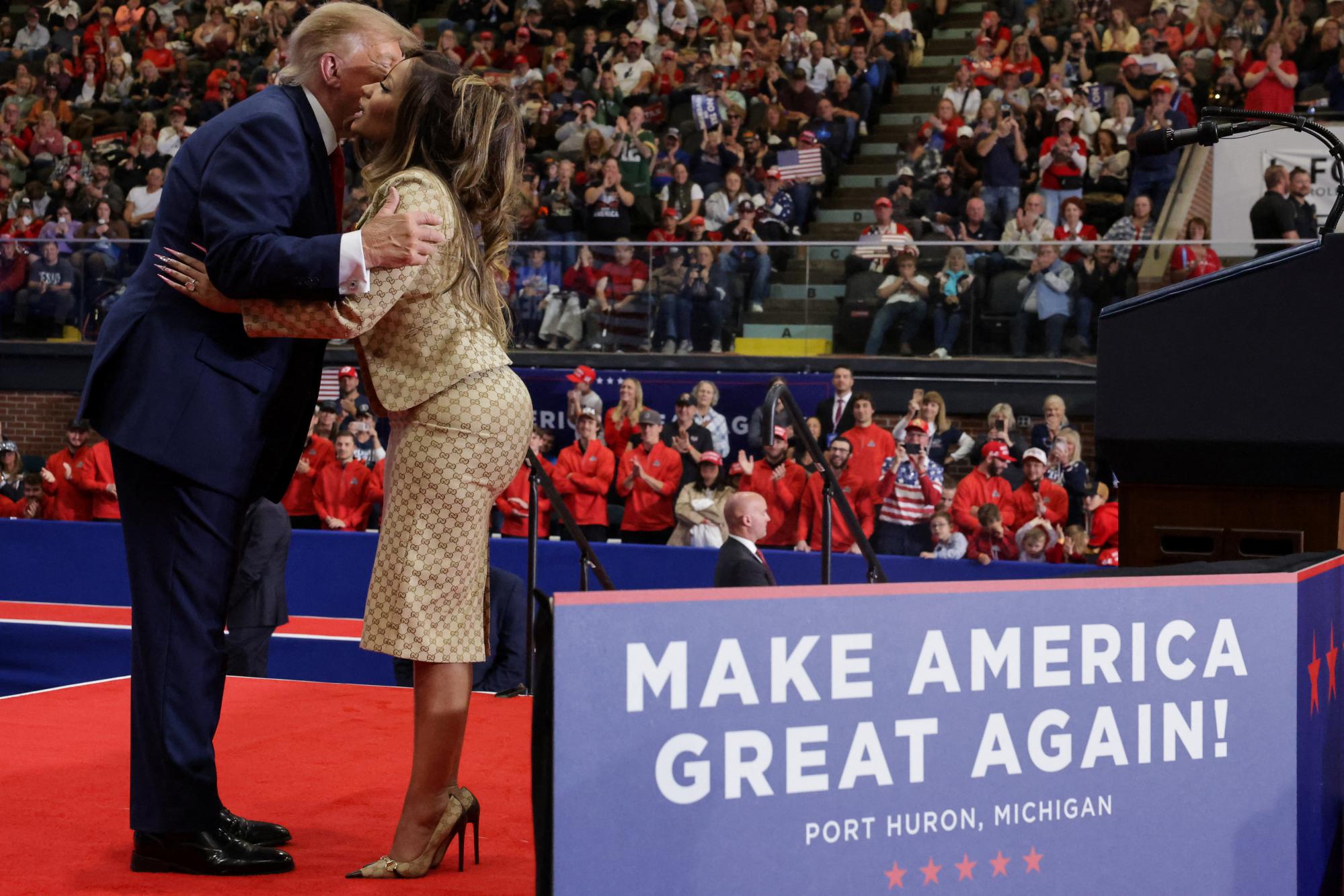Trump rallies for Mike Rogers – and Nicki Minaj's derriere – in Michigan