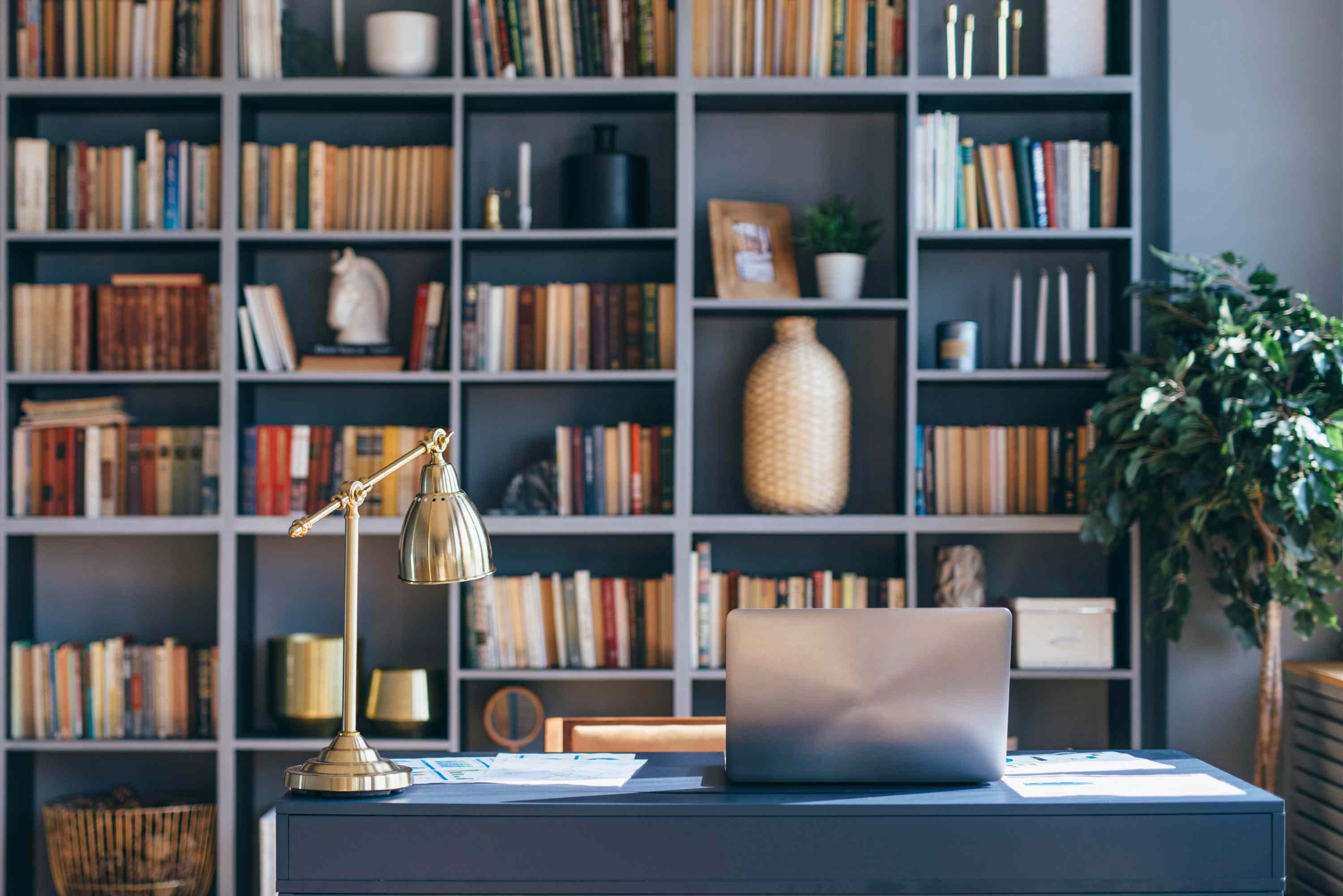 7 Easy Ways to Declutter Your Bookshelf and Make It Look Like a ...