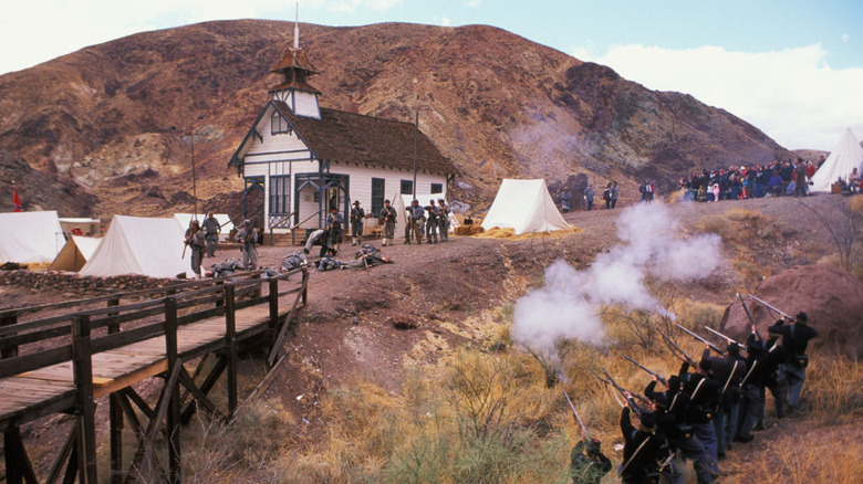 Between LA And Las Vegas Is California's Ghost Town With Plenty Of Off ...