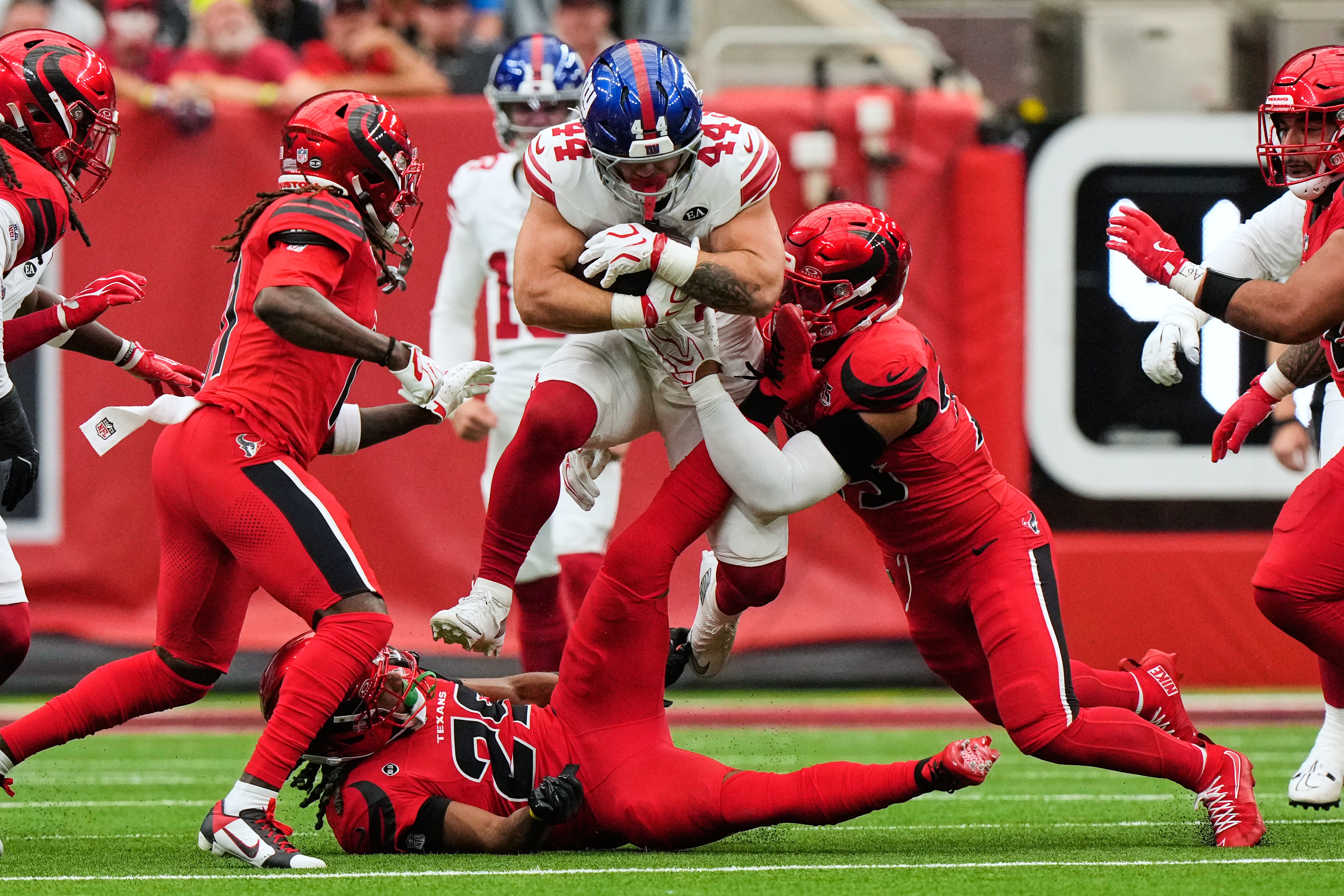 Cam Skattebo penalized for lowering his helmet into defender on violent first-down run in Giants-Texans - AOL
