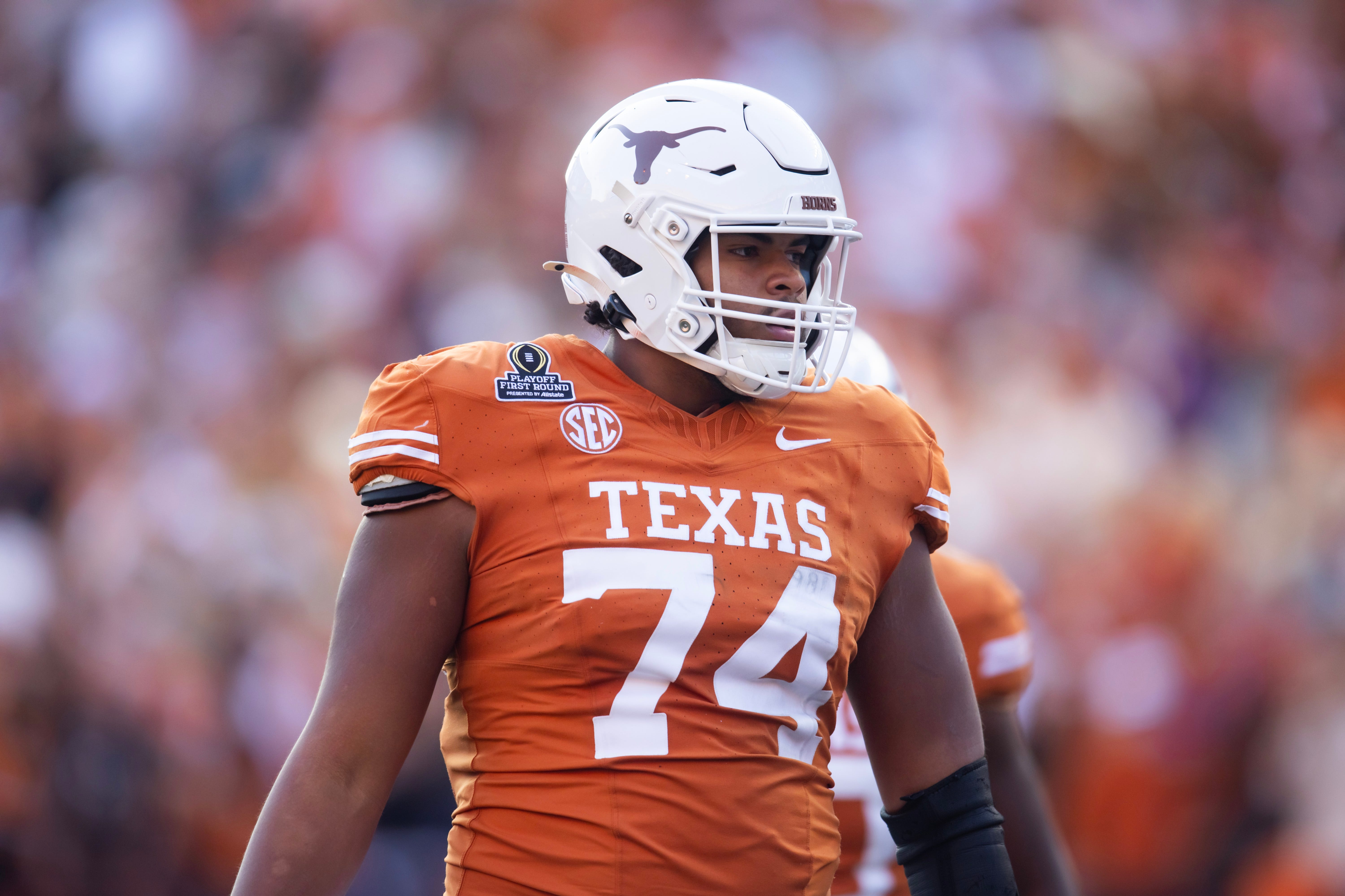 Texas Longhorns lose star left tackle for season with knee injury