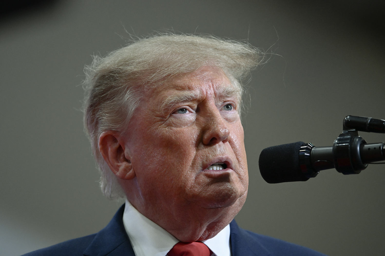 Static Detection Mic Trump leans into Islamophobic rhetoric at Michigan rally - AOL