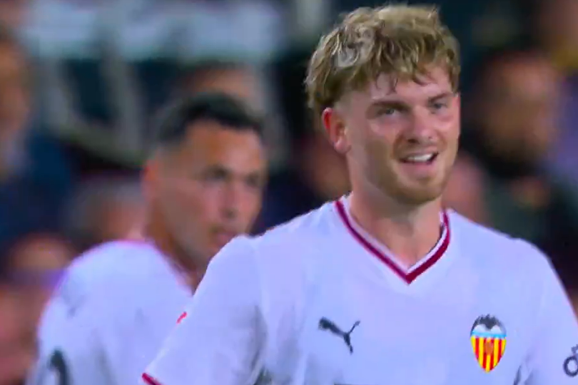 Harvey Elliott's loan nightmare gets worse as Valencia manager slams ...