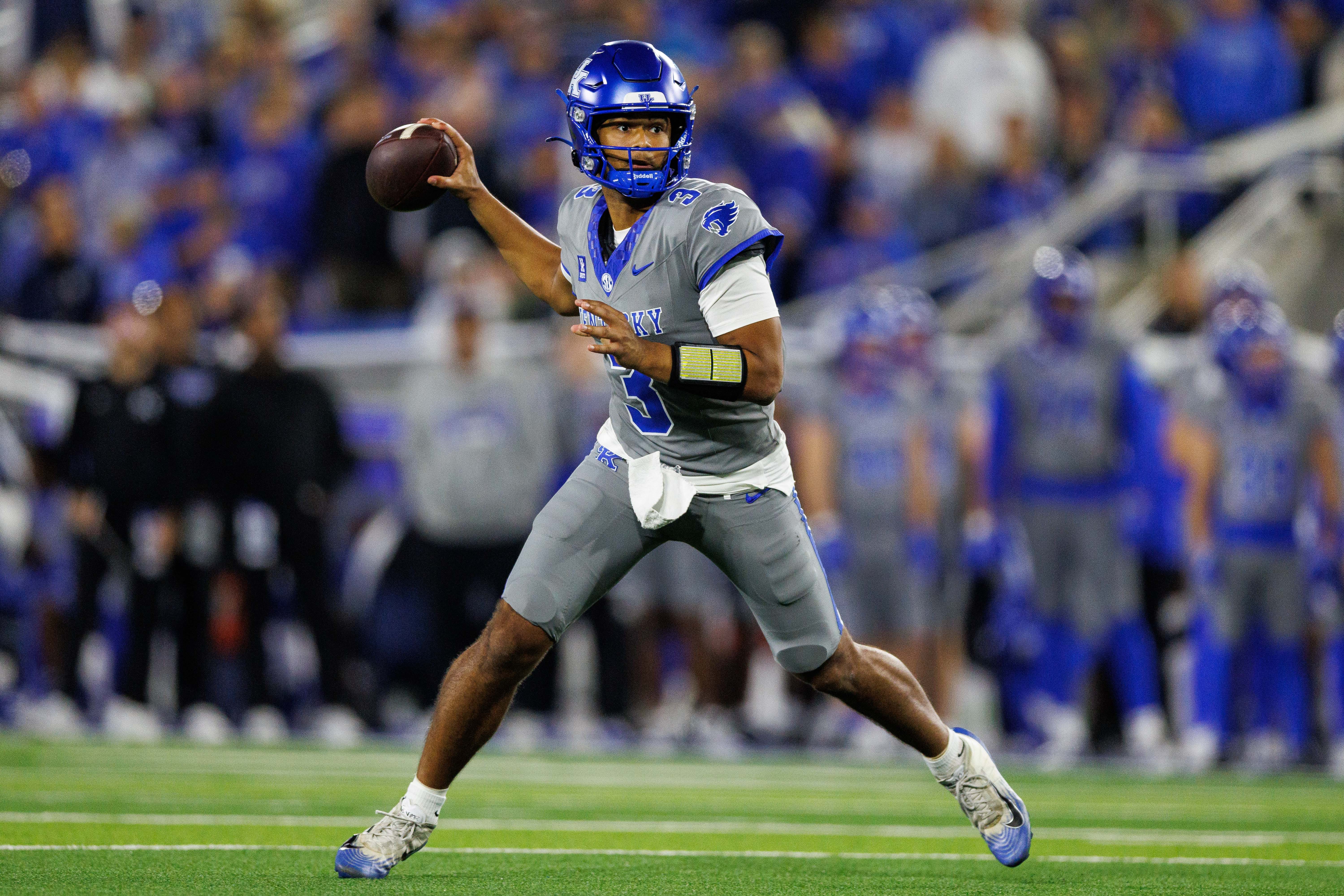 Oct 24, 2026; Lexington, Kentucky, USA;  Kentucky Wildcats quarterback Kenny Minchey (3) passes during the fourth quarter against the Vanderbilt Commodores at Kroger Field.  Mandatory Credit: Jordan Prather-Imagn Images