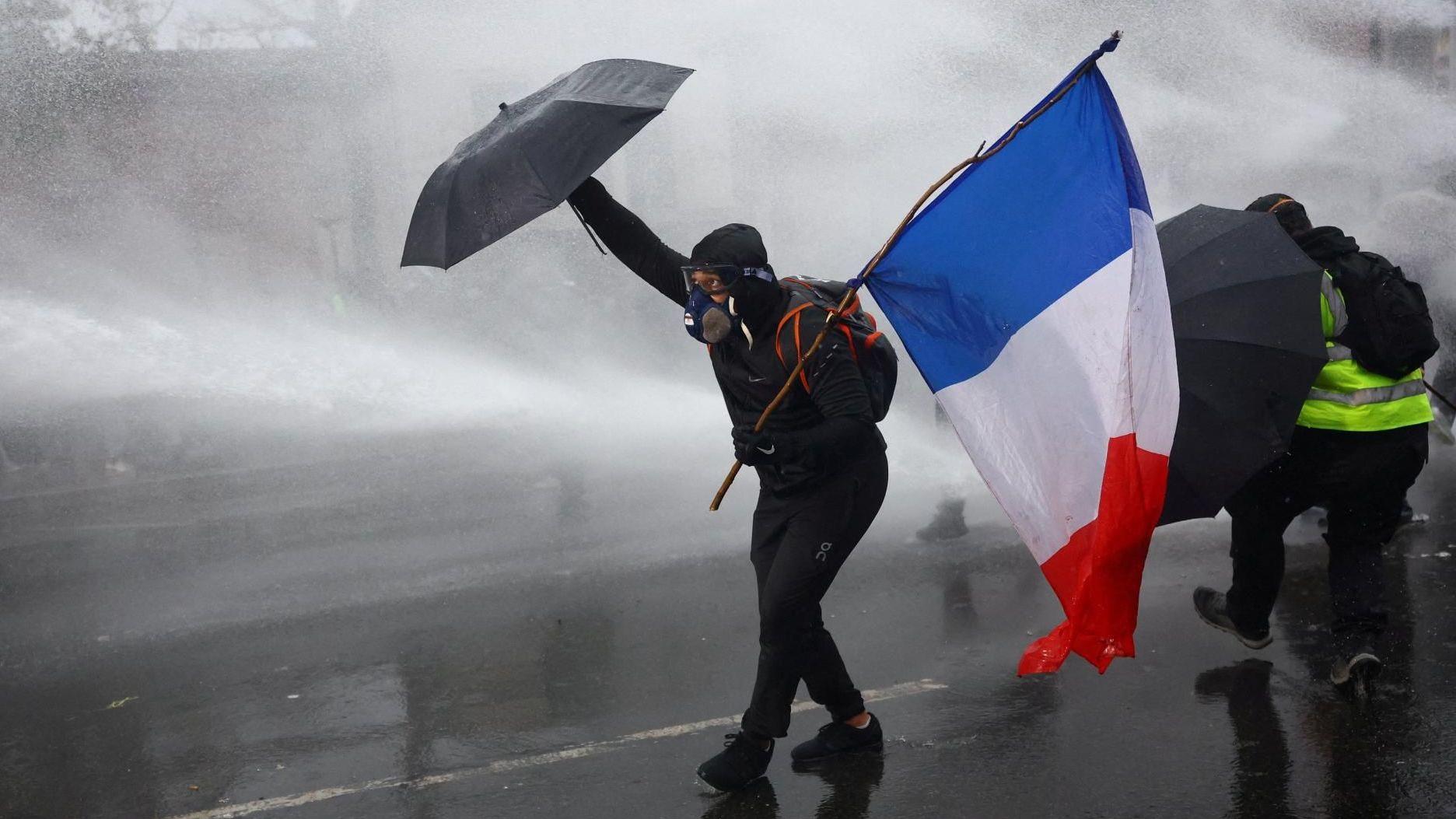 Almost 1,000 arrested as clashes follow another day of mass protests ...