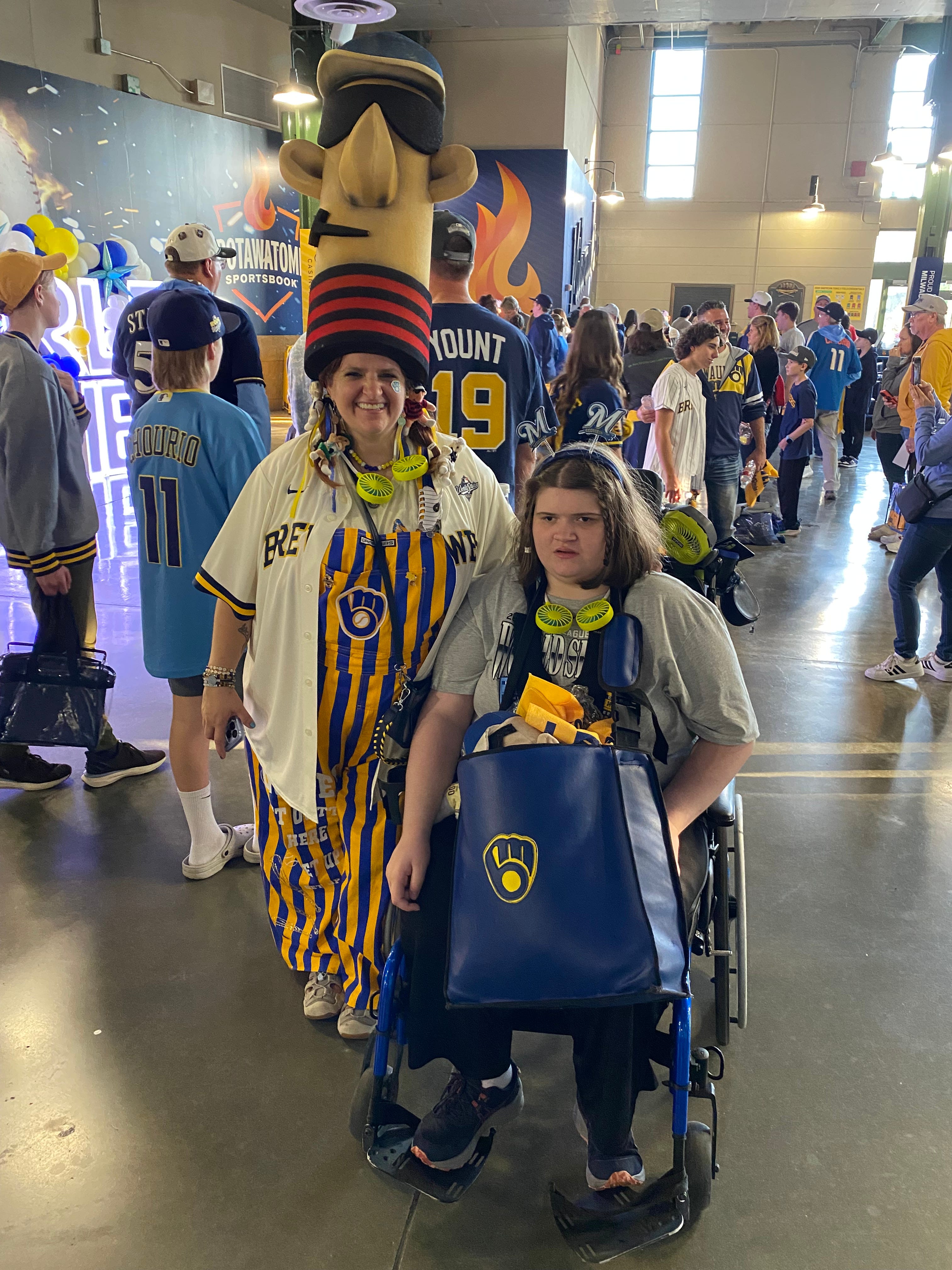 Brewers fans' World Series outfits carry spirit and sentiment - AOL