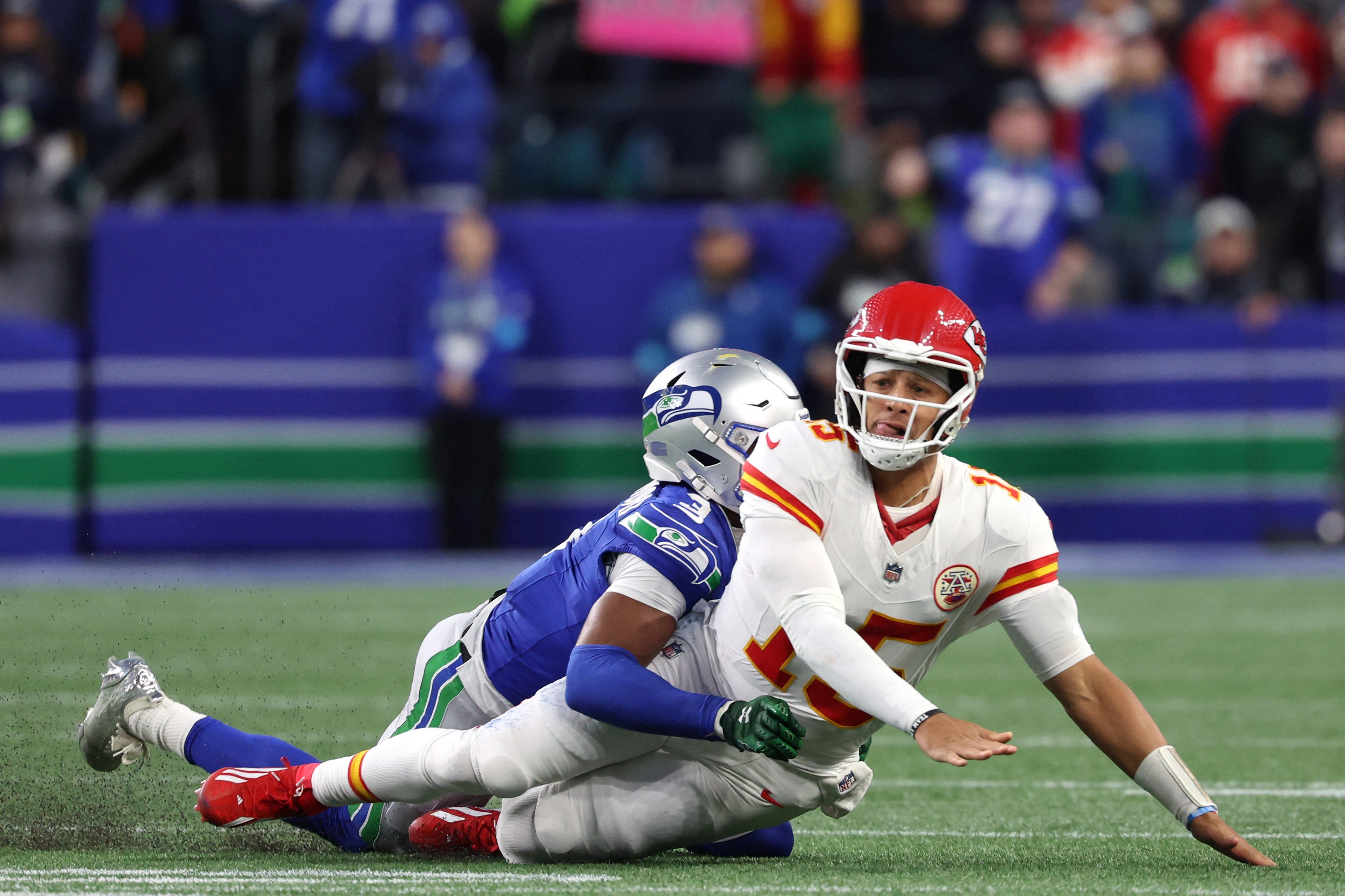 String Moving Game Patrick Mahomes struggles to move the offense on Sunday night - AOL