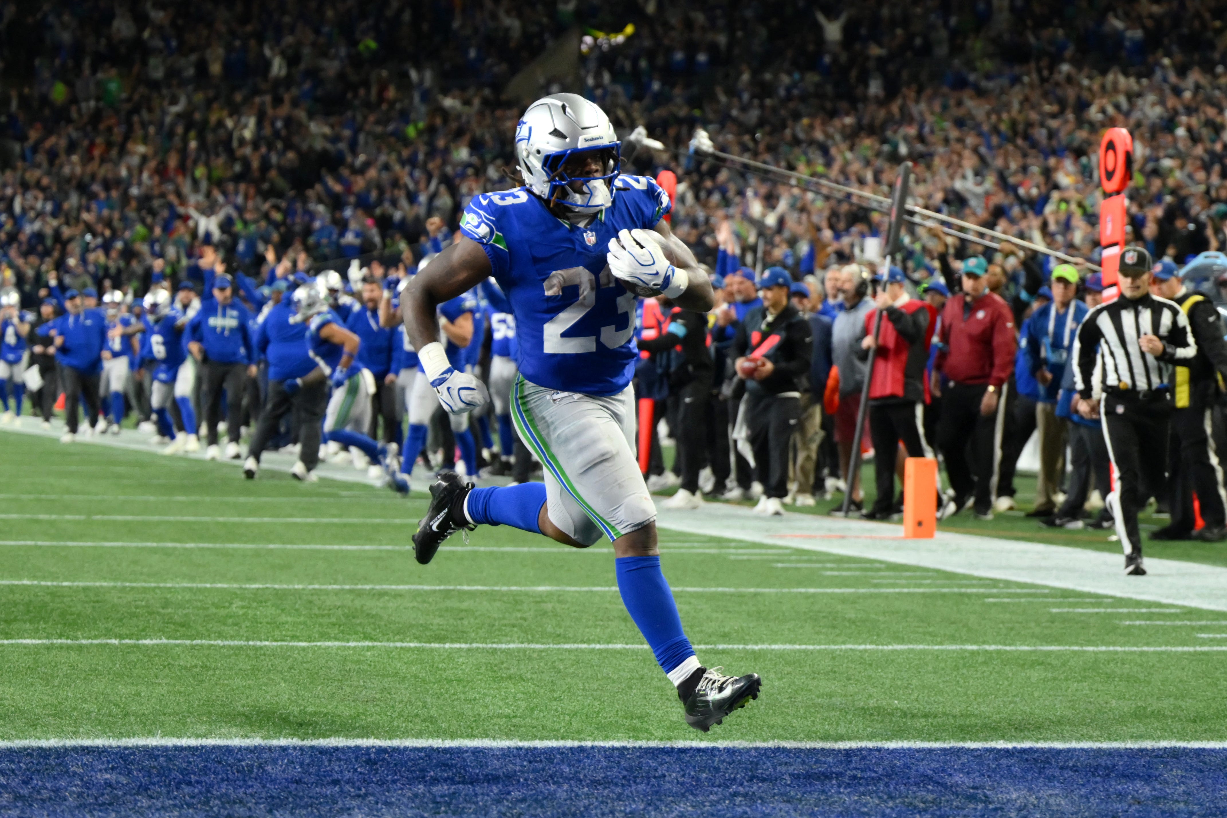 Target Wilson Yard Emanuel Wilson totals 115 yards on Sunday Night Football - AOL