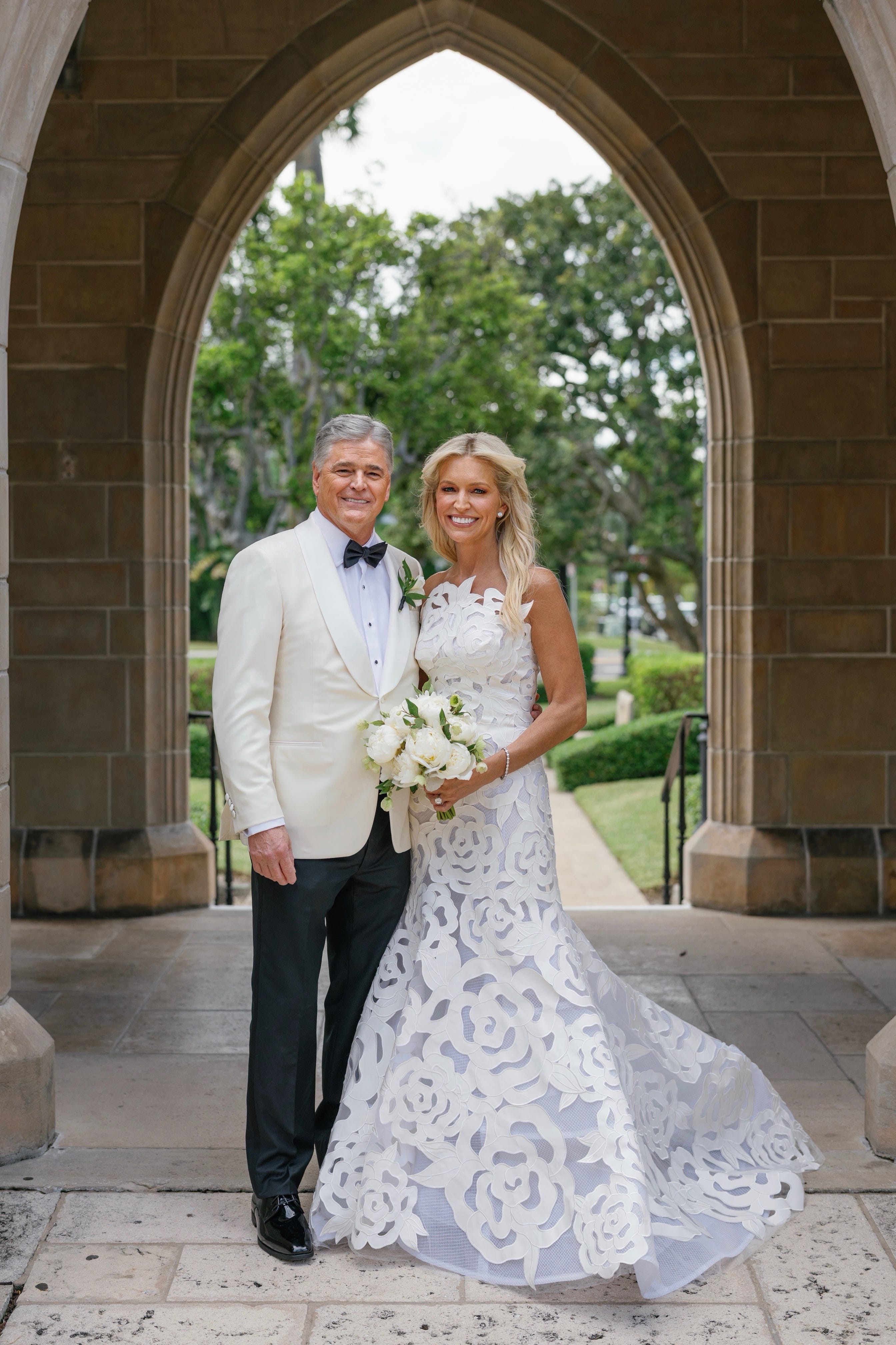 SC native Ainsley Earhardt marries Sean Hannity in Florida wedding