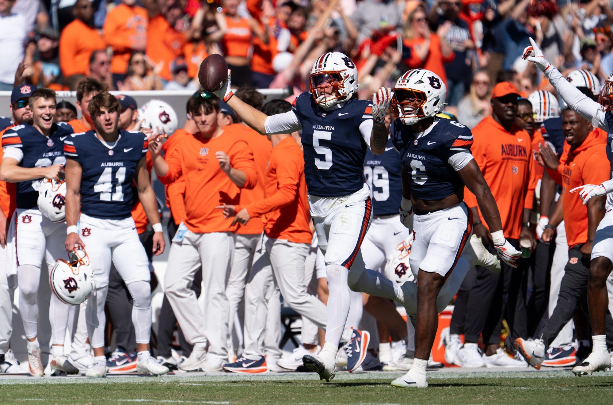 ESPN predicts Auburn's remaining schedule after loss to LSU