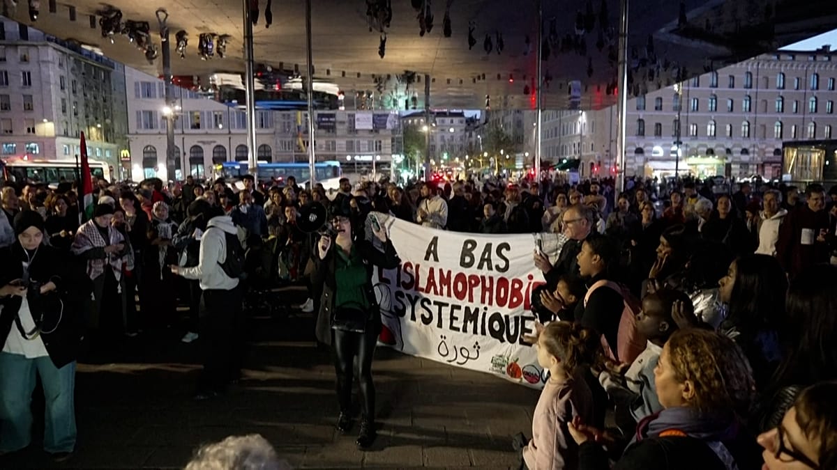 France: crowds fill Marseille's Old Port in anti-racism protest - AOL