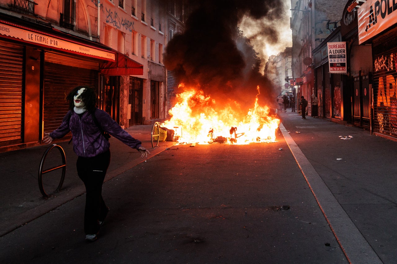 French unions plan more demonstrations this week before general strike ...
