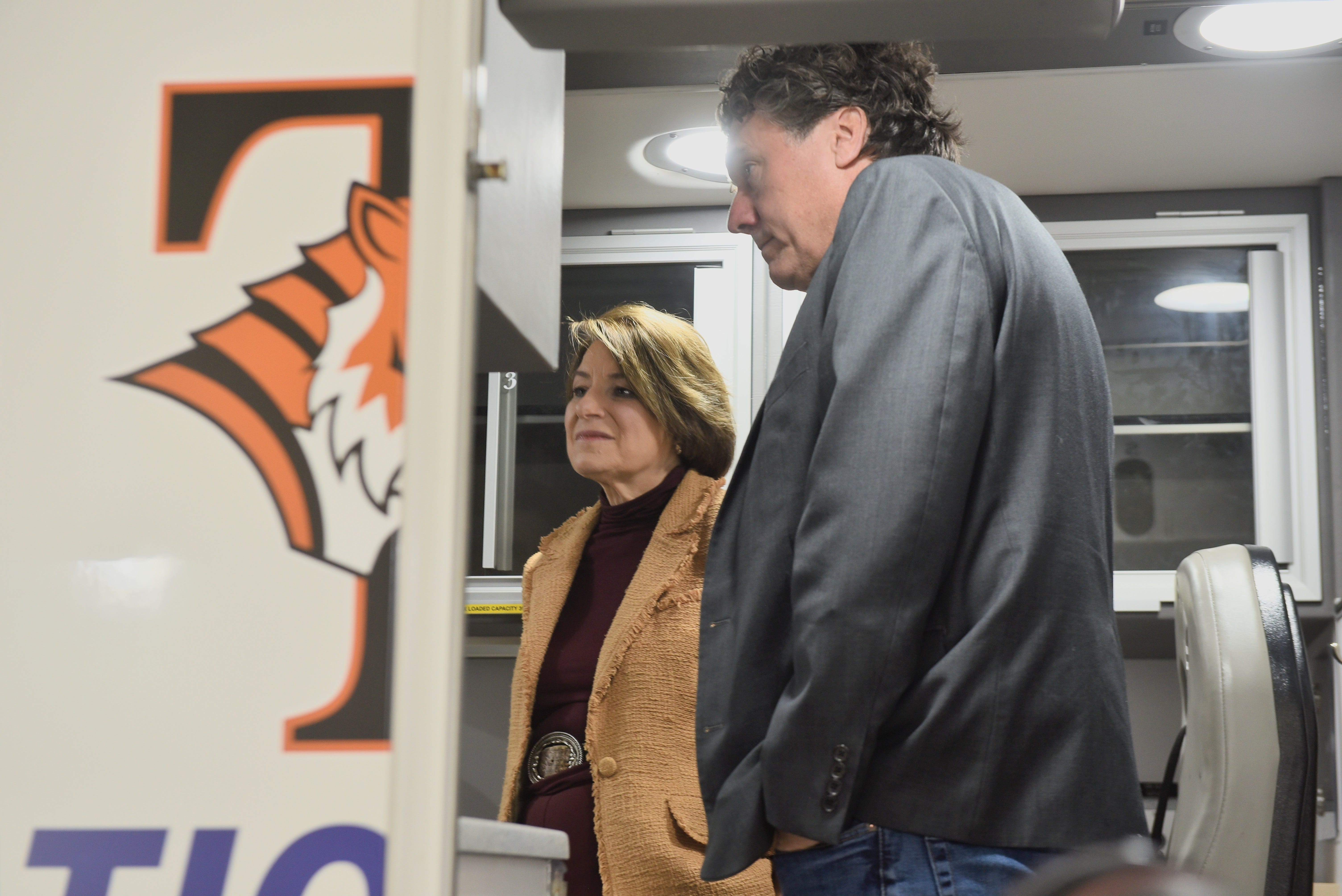 Tour Guide Raining Klobuchar tours Apollo High School's new EMT training facility - AOL