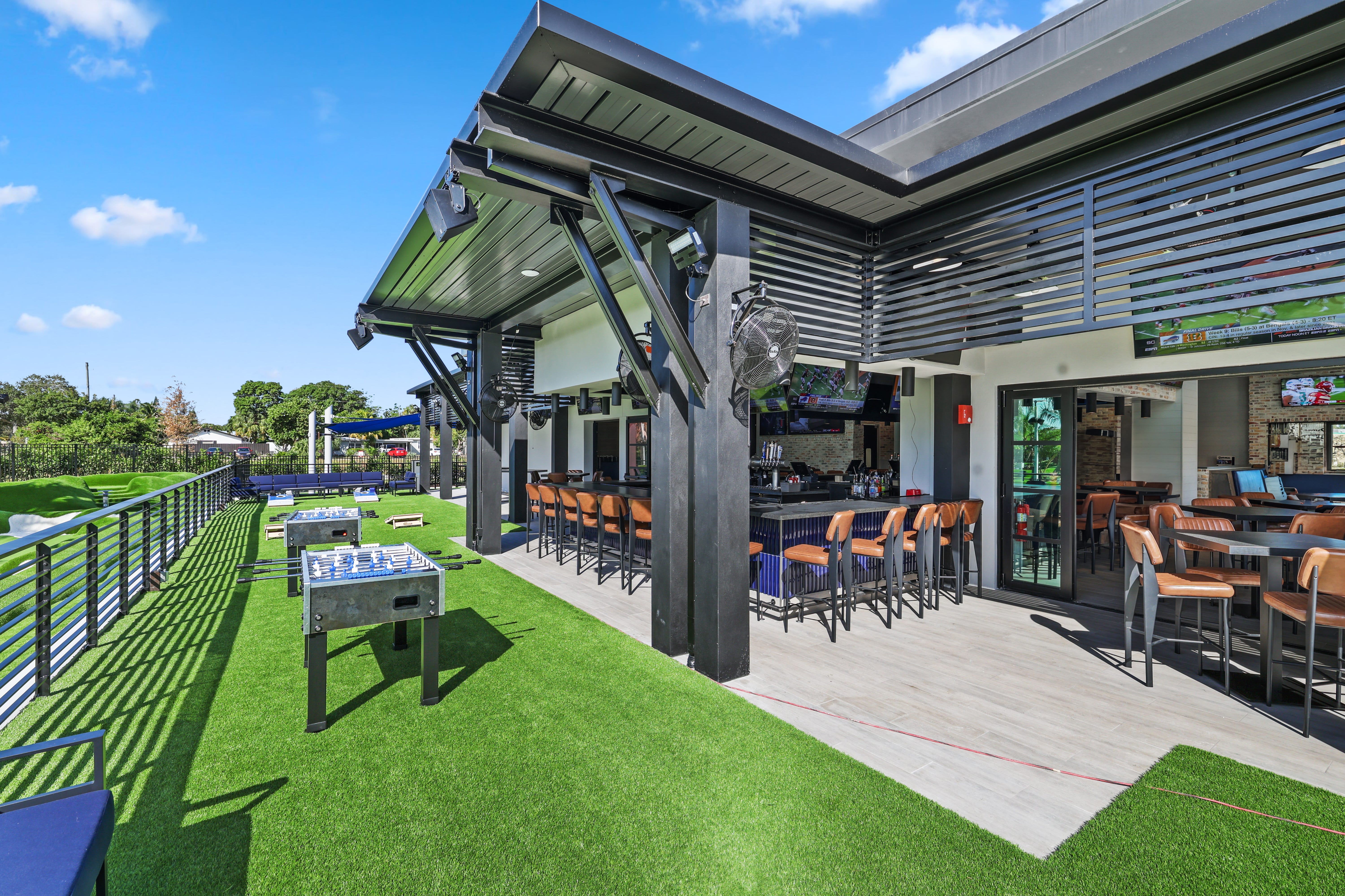 Why is Tiger Woods' PopStroke dropping prices for some guests?
