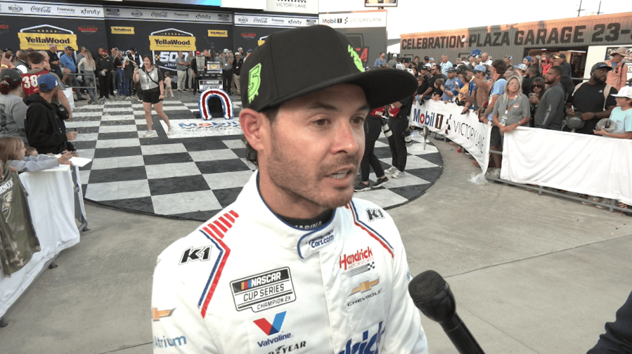 Kyle Larson comes from behind on final lap to win YellaWood 500 - AOL