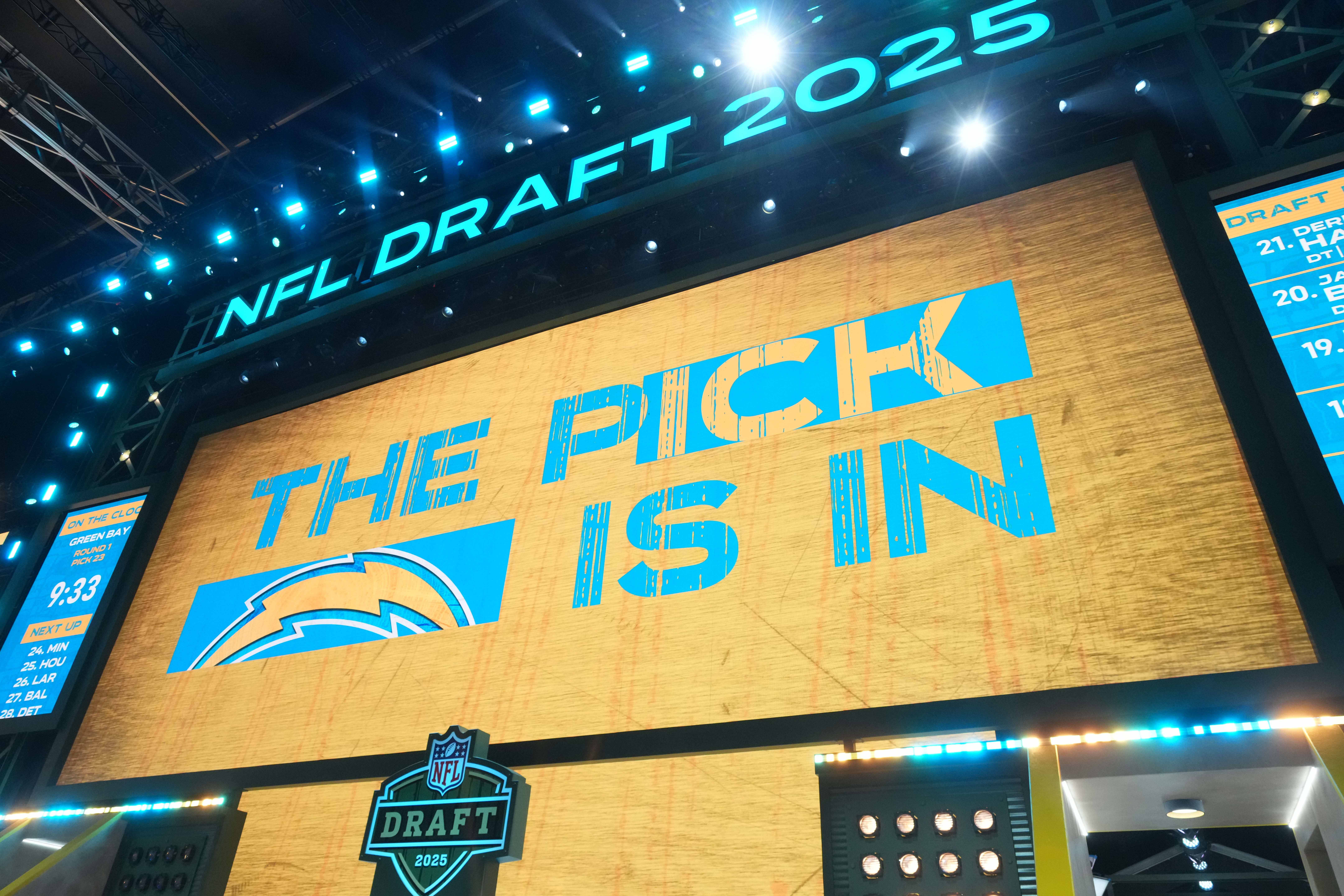 Chargers take sole control of No. 1 pick following Week 7 upset