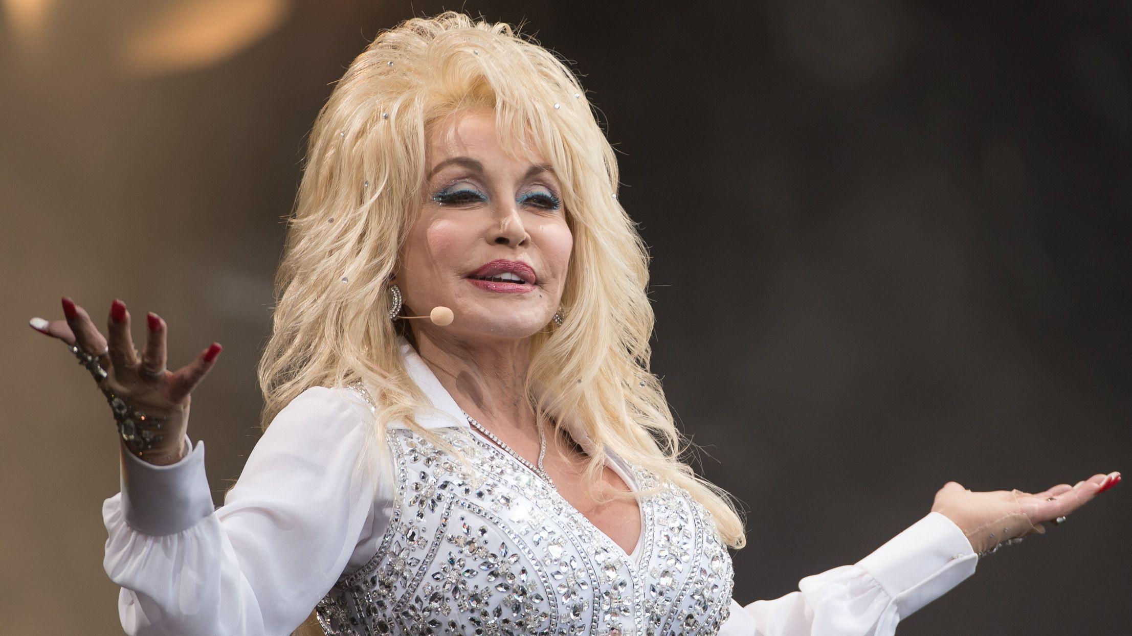 Spotify uploads lyrics for Dolly Parton's Welsh version of Jolene in ...
