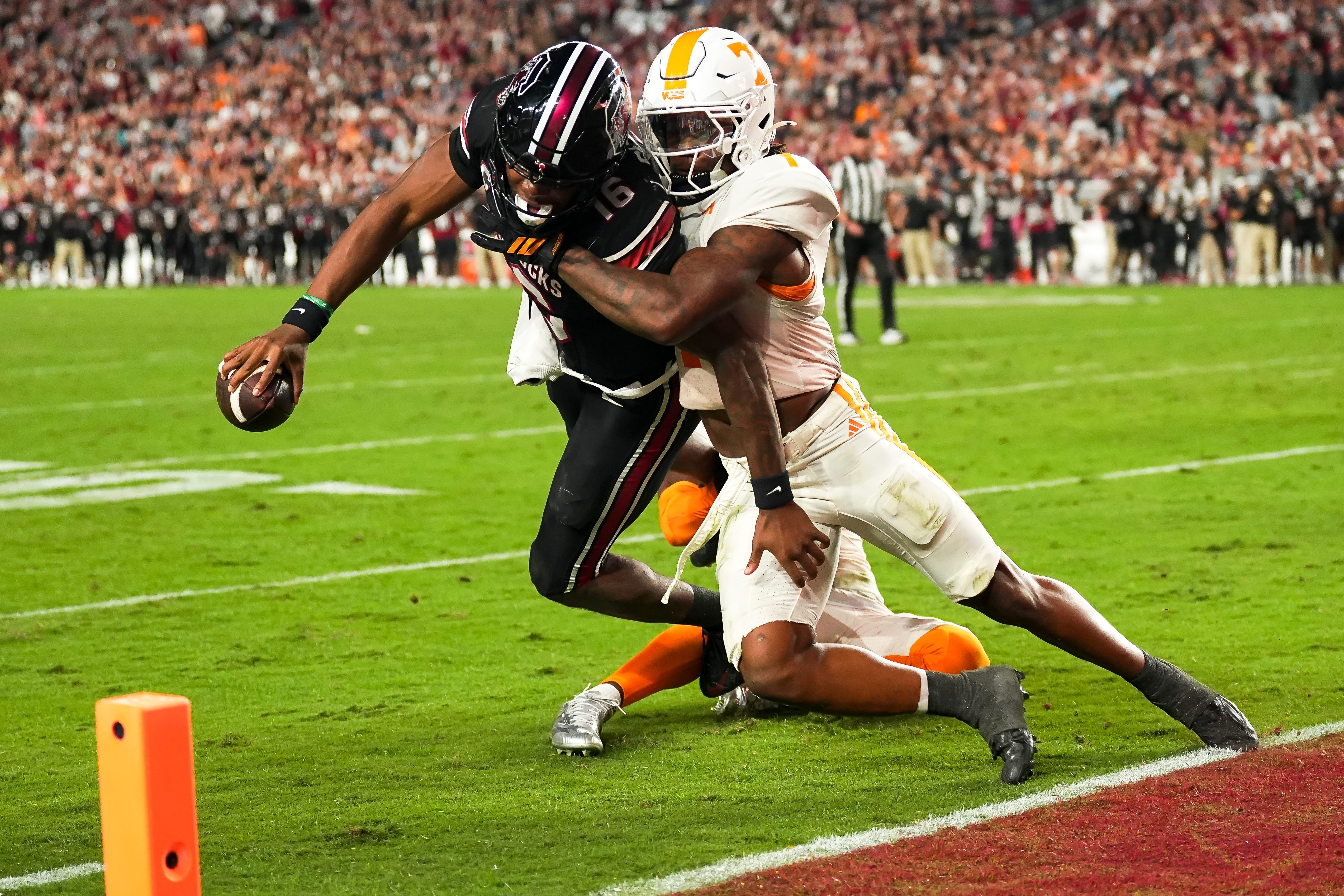 South Carolina quarterback LaNorris Sellers (16) fights a tackle attempt by Tennessee defensive back TJ Metcalf (1) to reach the end zone for a touchdown during the fourth quarter at Williams-Brice Stadium.