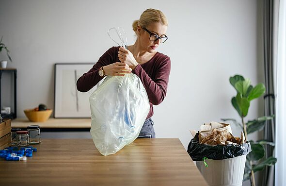 Binman settles debate on whether you can recycle crisp packets - AOL