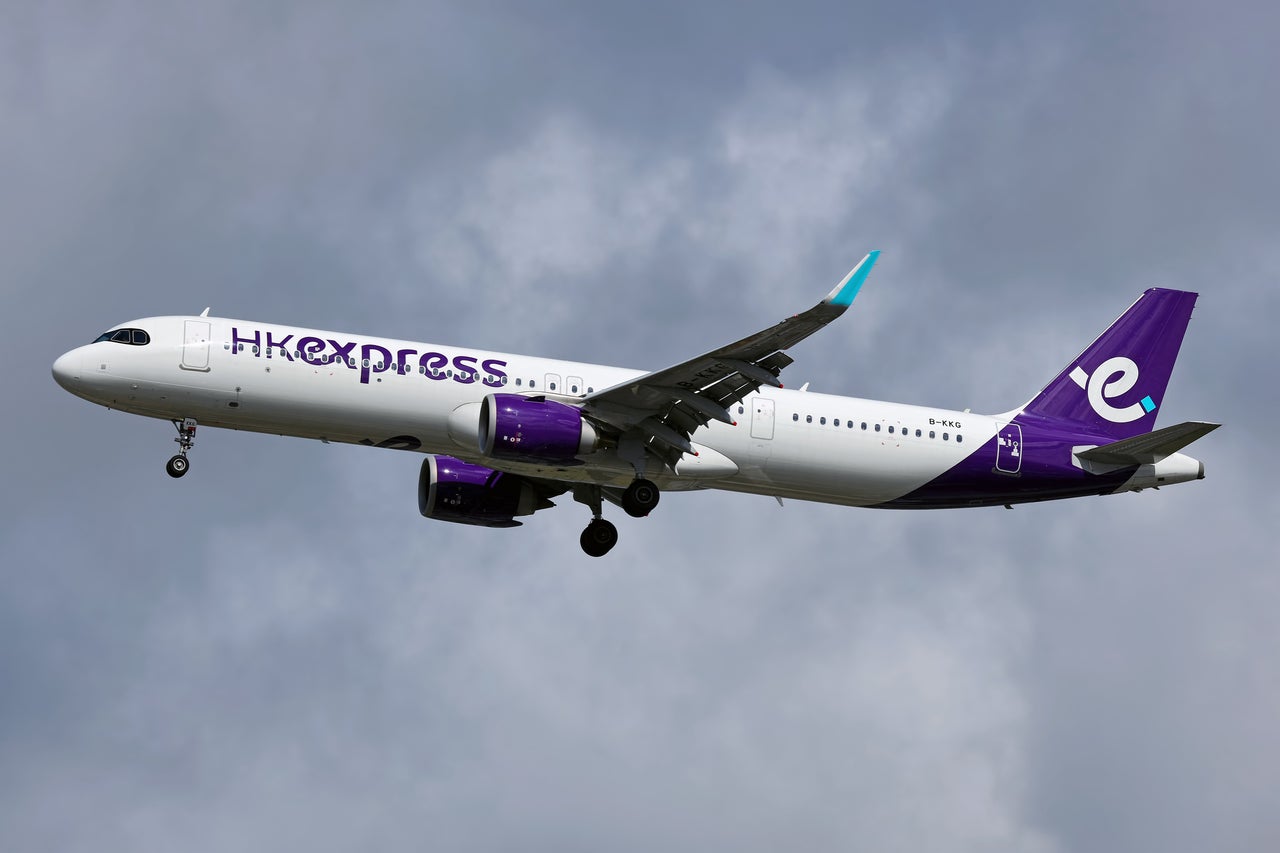 Passenger suffers burn after power bank overheats on flight from China ...