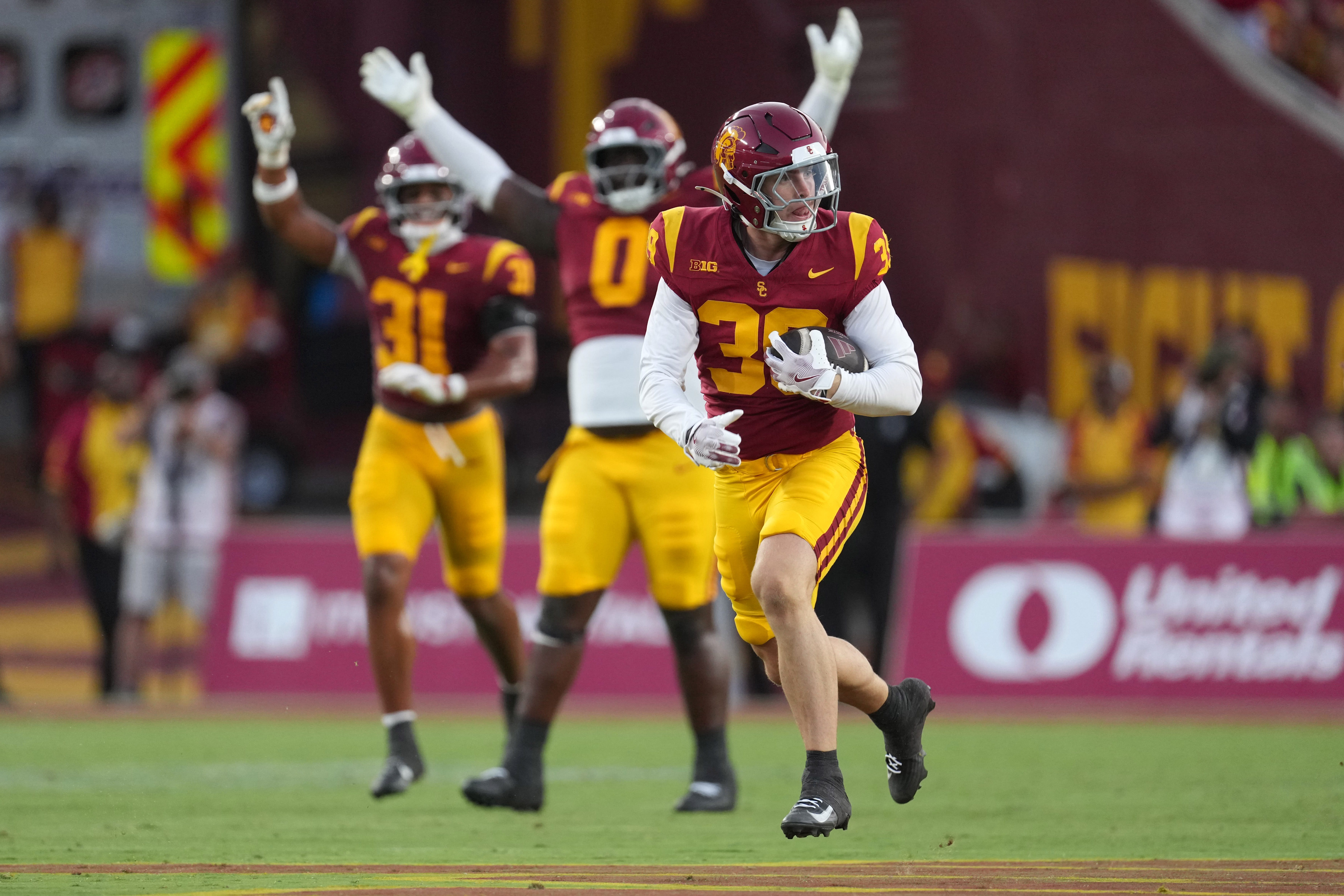 Aug 30, 2025; Los Angeles, California, USA; Southern California Trojans defensive end Garrett Pomerantz (39) carries the ball on a 37-yard interception return against the Missouri State Bears in the second half at United Airlines Field at Los Angeles Memorial Coliseum. Mandatory Credit: Kirby Lee-Imagn Images
