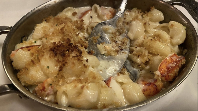 12 Steakhouse Chain Side Dishes That Beat Out The Main Course - AOL