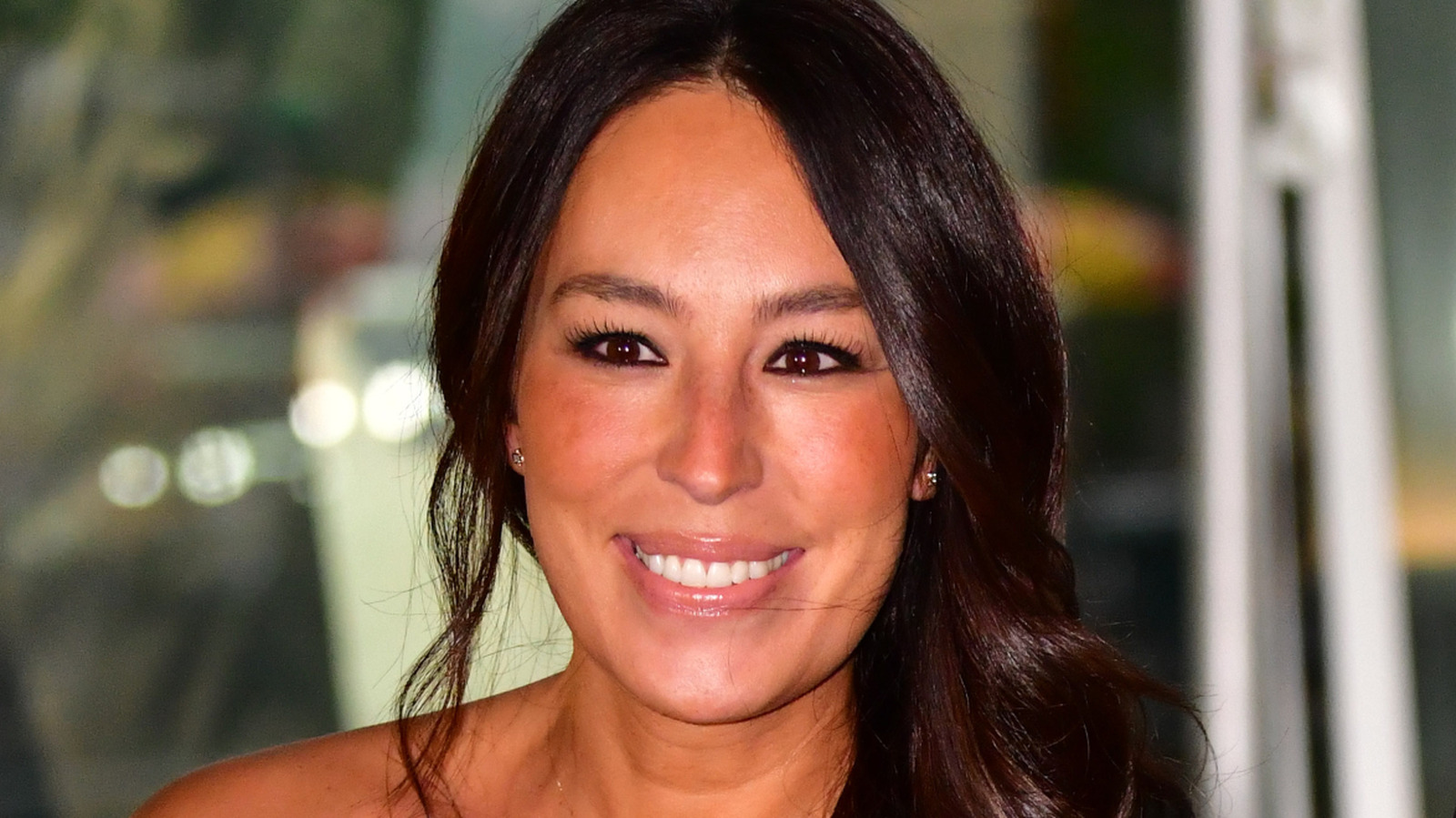 How Joanna Gaines Used 3 Earthy Colors To Create A Timeless Kitchen - AOL