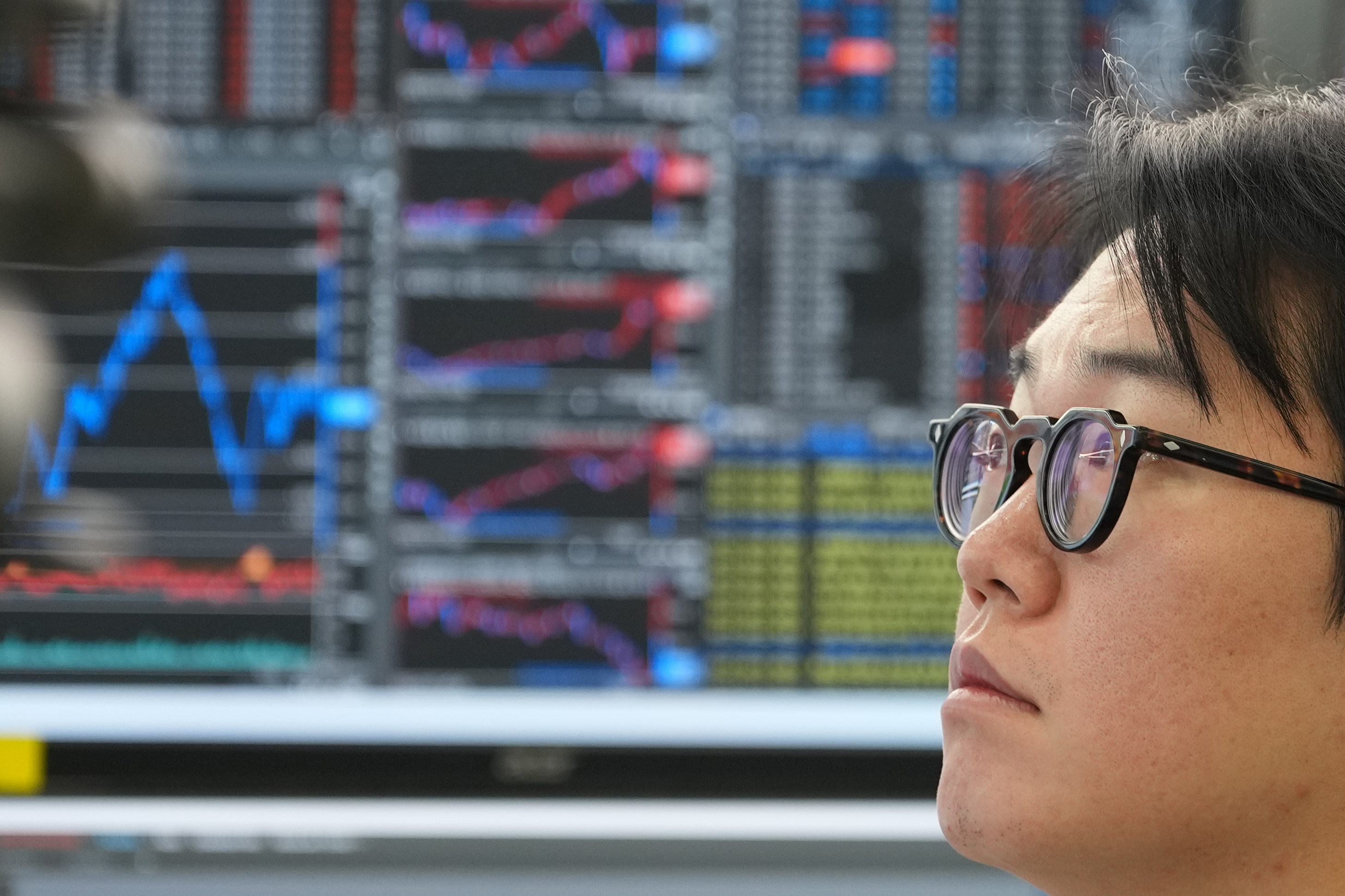 Asian stocks advance following a rally on Wall Street and oil prices fall