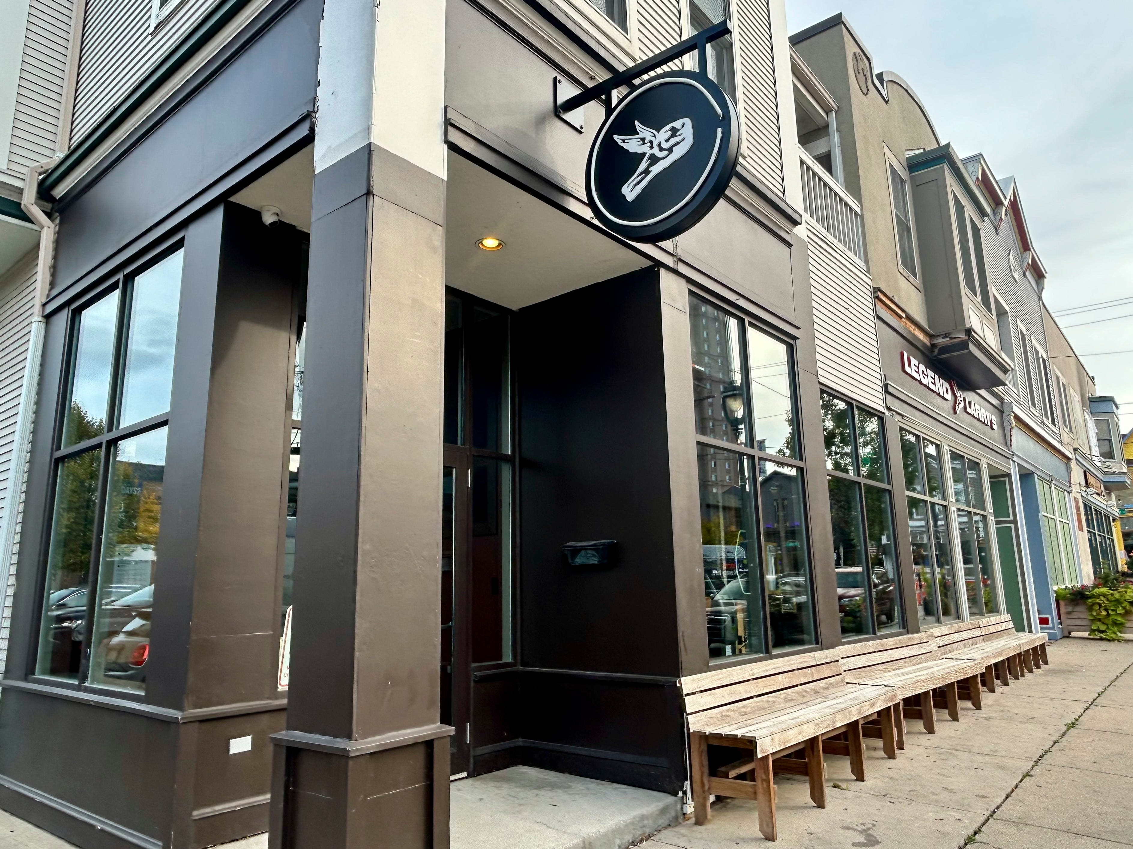 Chicken Legend Chicken wing joint Legend Larry's opens first Milwaukee location - AOL