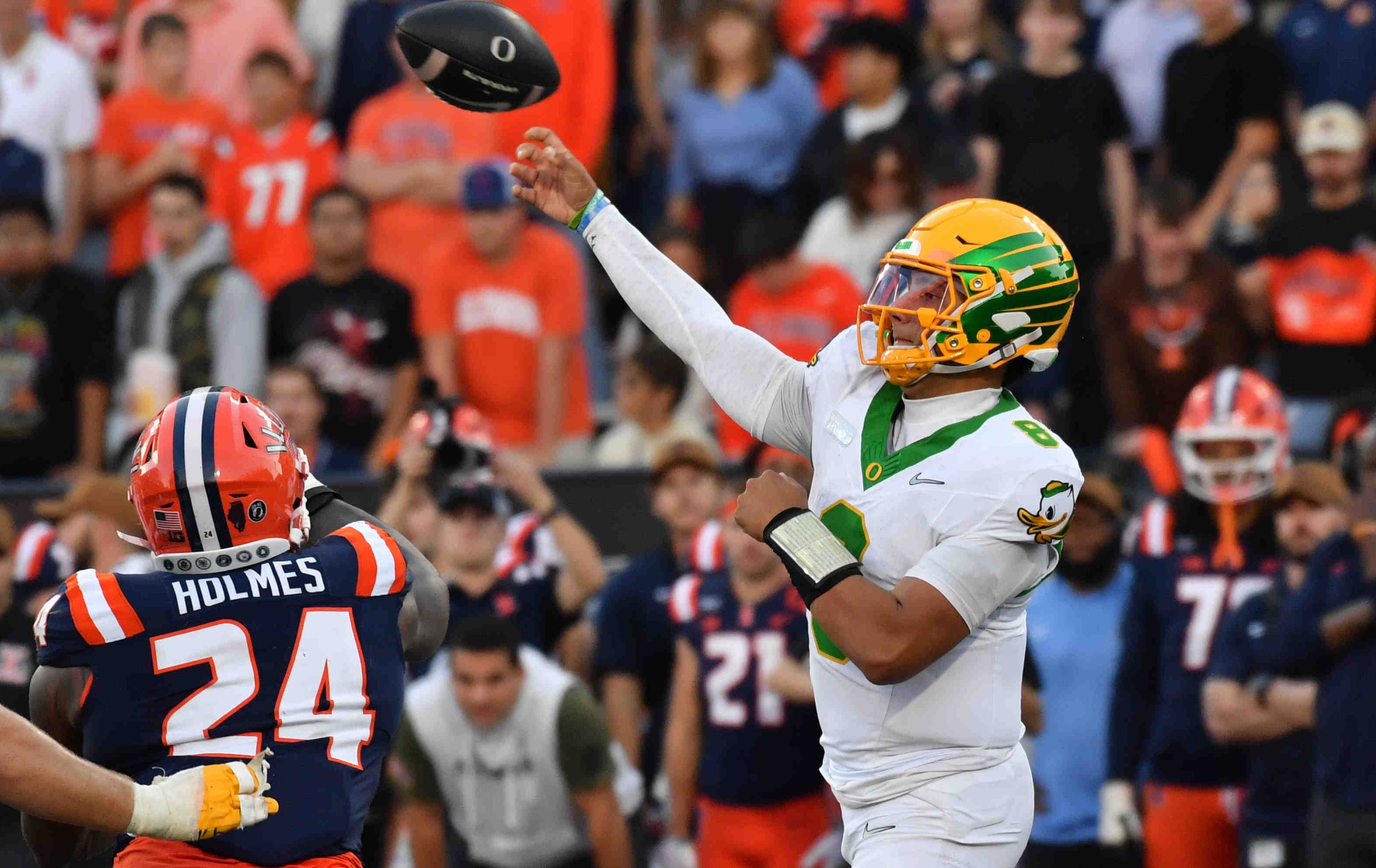 Oregon Ducks quarterback Dylan Raiola passes the ball during the second half against the Illinois Fighting Illini at Gies Memorial Stadium in Champaign, Illinois on Oct. 24, 2026.