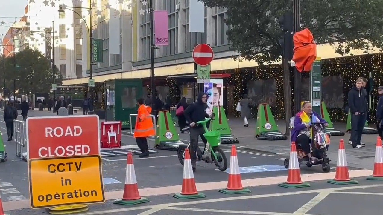 Moment cyclist ignores Oxford Street ban as enforcement officer appears helpless to stop him