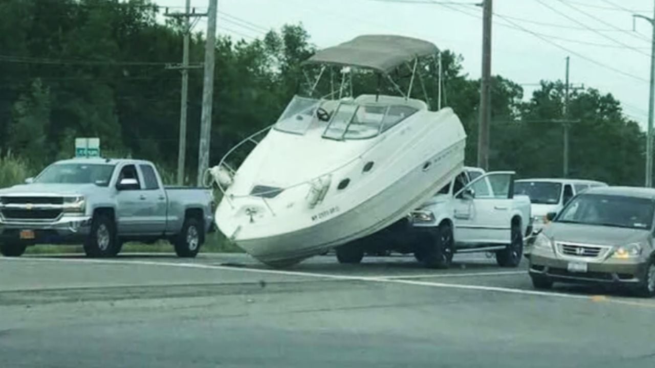 Image accompanying 15 Photos of Boating Incidents That Left Fail in Their Wake, from AOL.com
