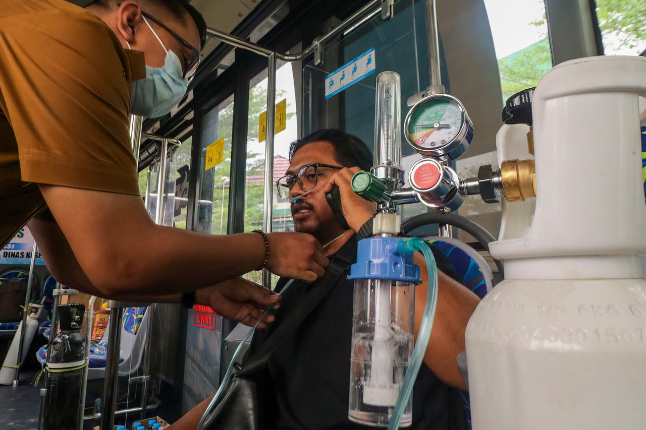 Indonesia launches mobile ‘oxygen buses' amid severe haze
