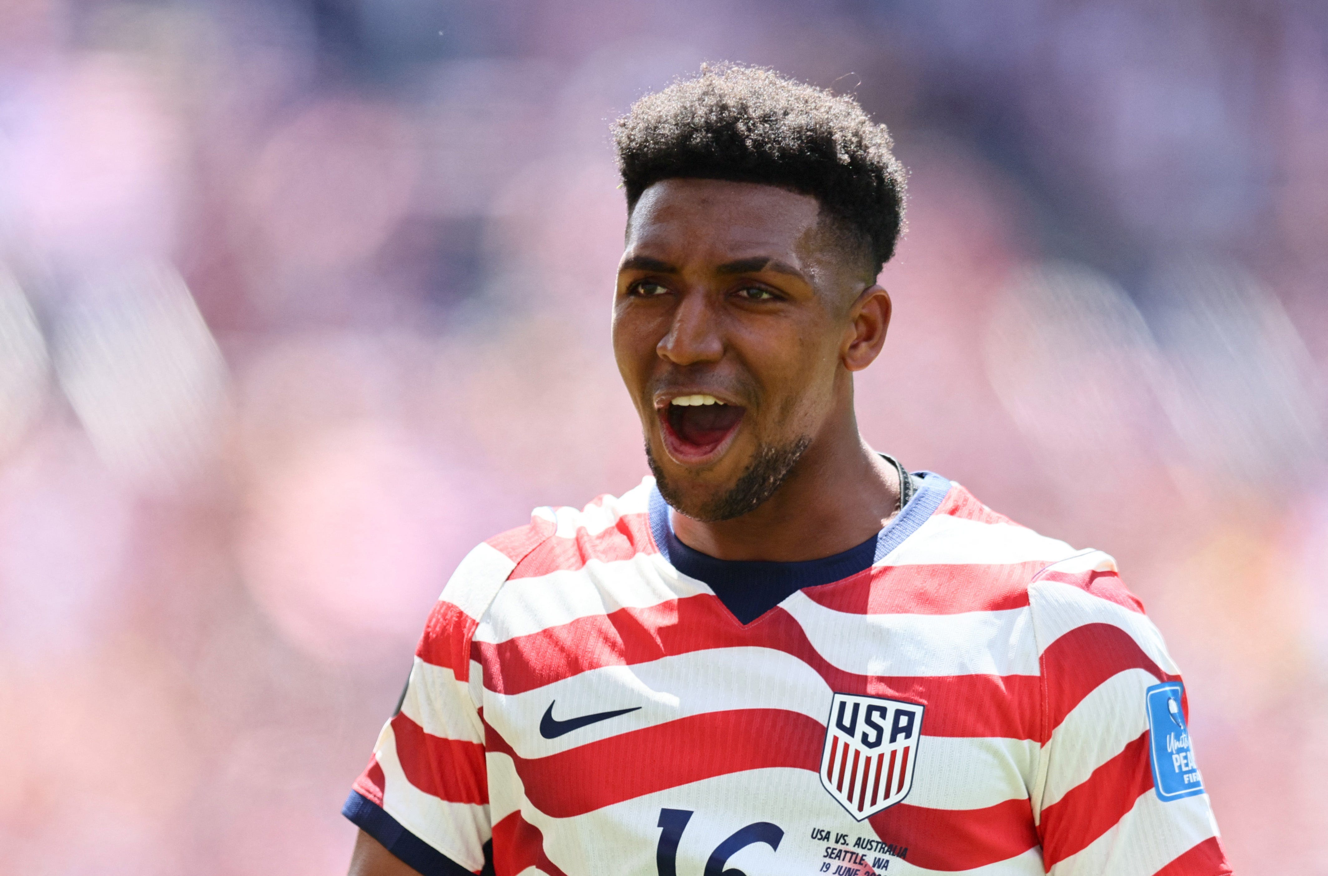 USMNT star Alex Freeman offers support to 3-year-old in viral soccer ...